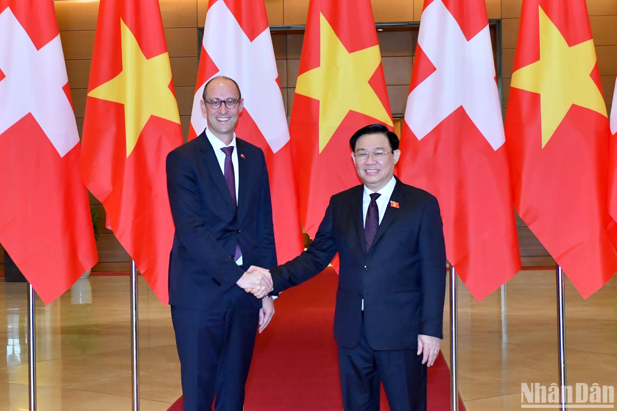 Chủ tịch Quốc hội Vương Đình Huệ đón Chủ tịch Hội đồng Quốc gia Thụy Sĩ Martin Candinas thăm chính thức Việt Nam.
