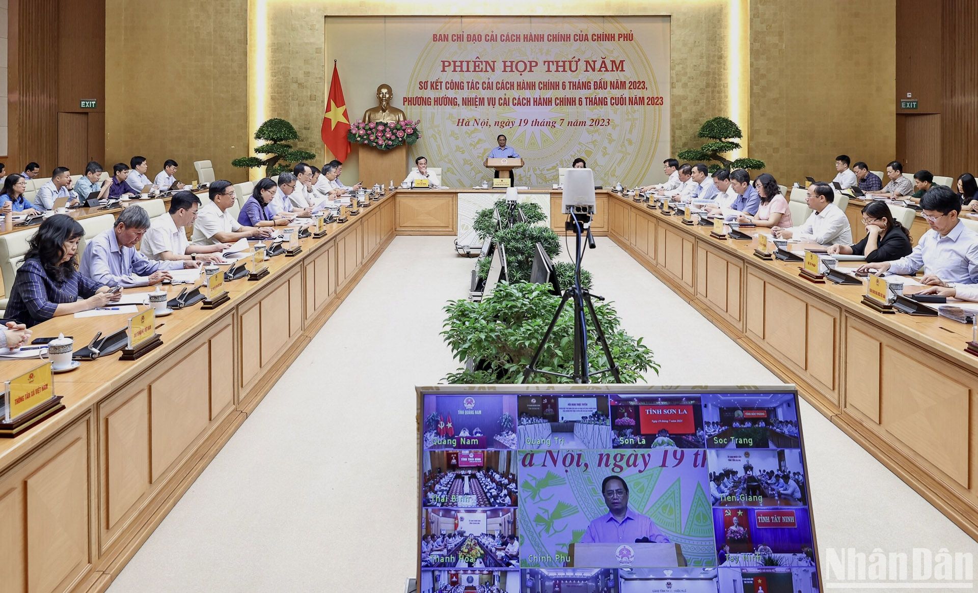 Thủ tướng Phạm Minh Chính chủ trì phiên họp thứ 5 của Ban Chỉ đạo nhằm sơ kết công tác 6 tháng đầu năm và xác định phương hướng, nhiệm vụ 6 tháng cuối năm 2023.