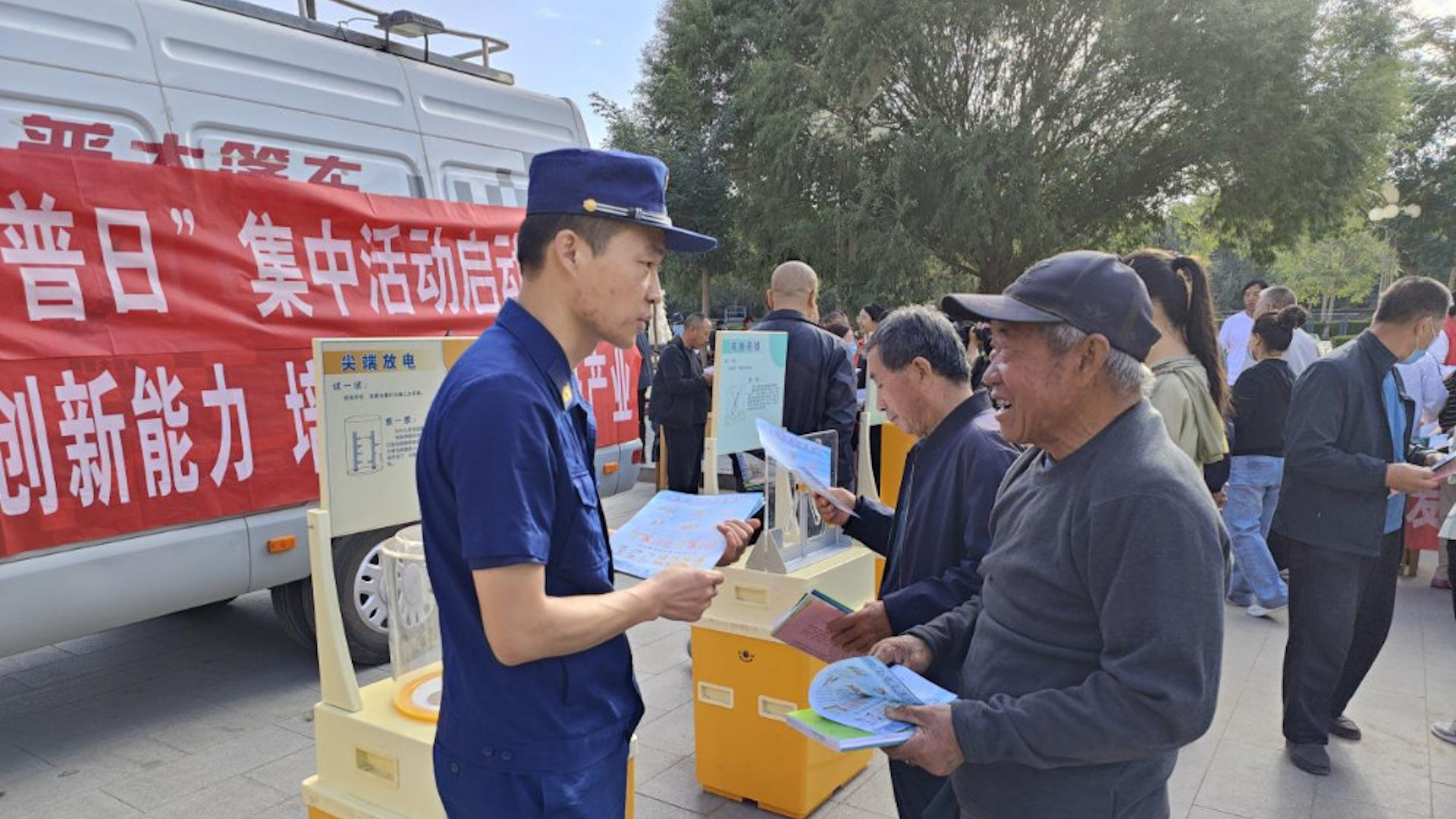 Hoạt động tuyên truyền phòng cháy, chữa cháy ở huyện Dân Cần, thành phố Vũ Uy, tỉnh Cam Túc, Trung Quốc (Ảnh: Tân Hoa Xã)