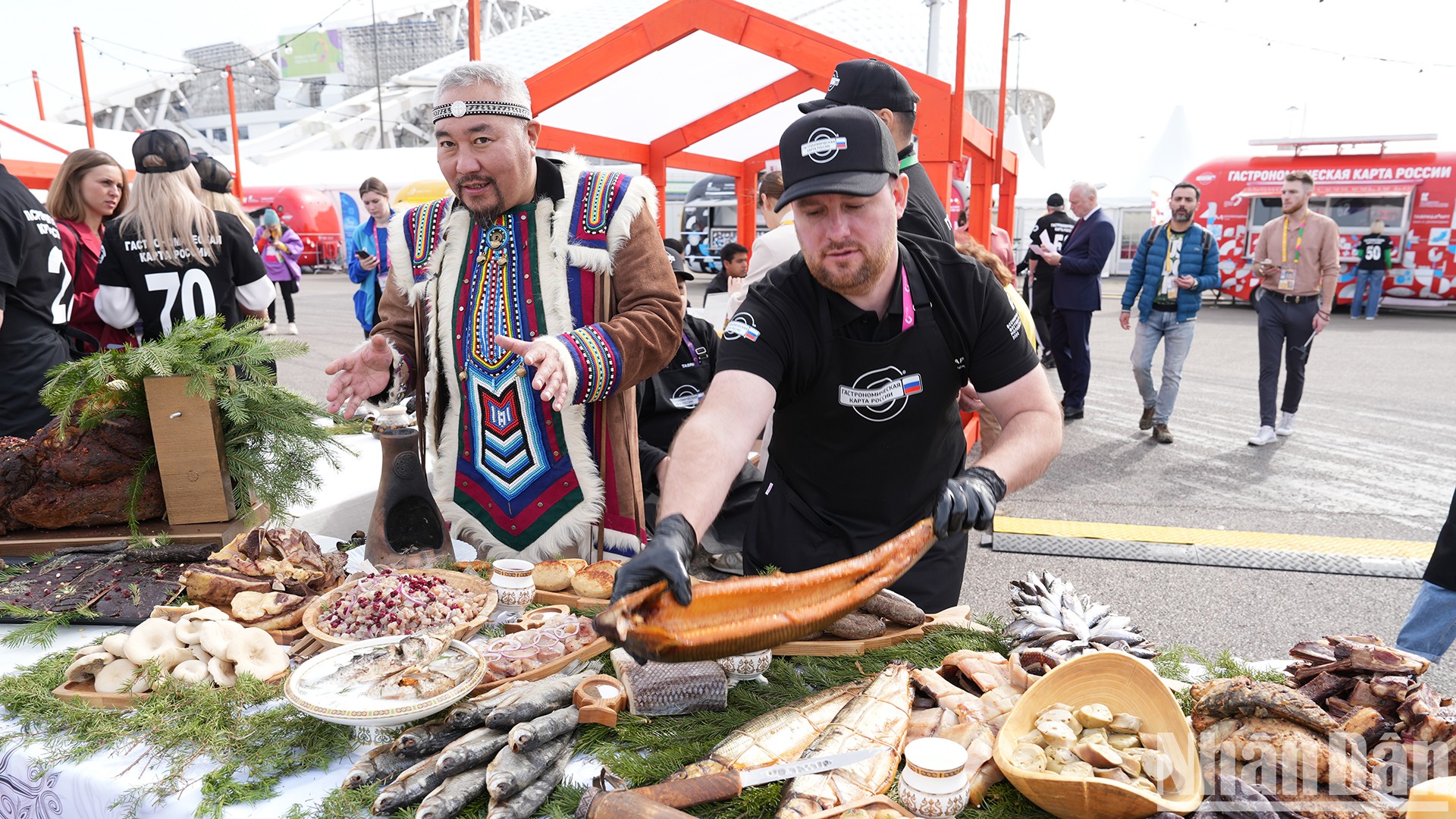 Lễ hội ẩm thực "Hương vị nước Nga" quy tụ những đầu bếp giỏi nhất với các dự án ẩm thực đặc biệt. 