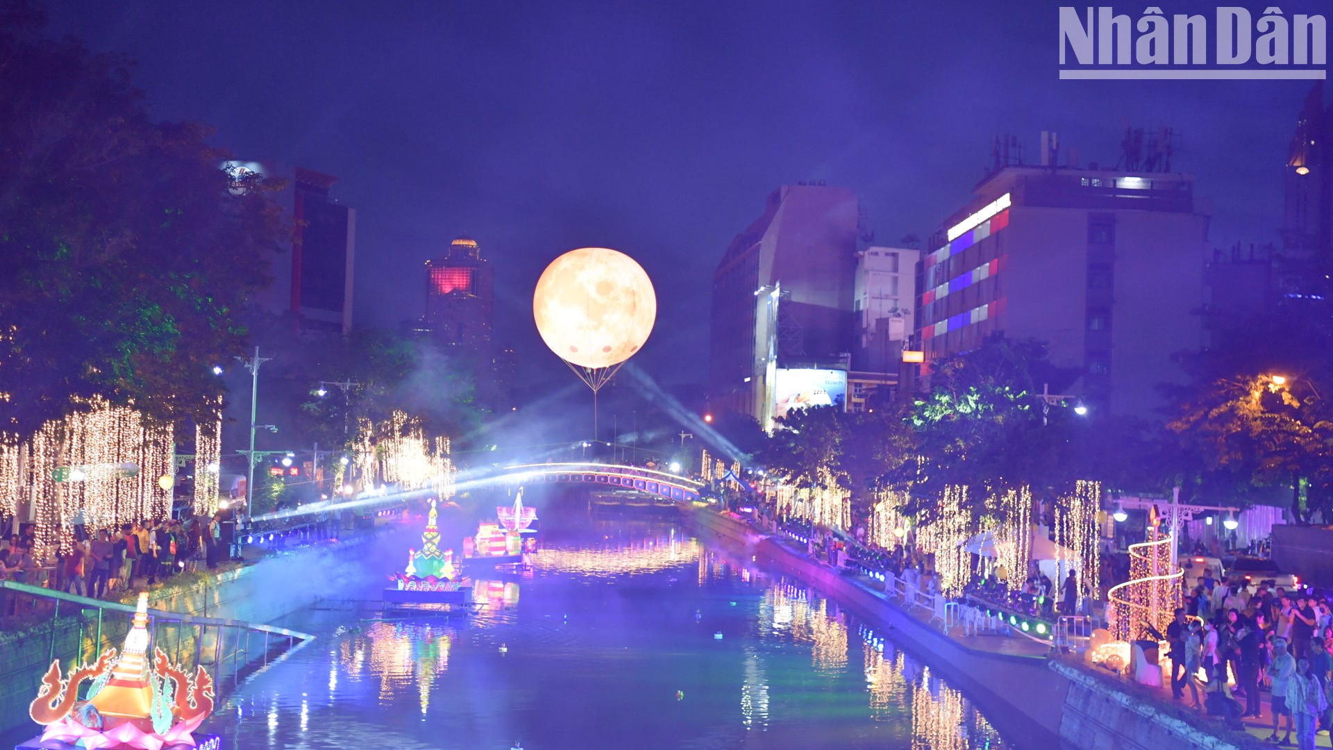 [ẢNH] Lung linh đêm hội Loy Krathong tại Thái Lan