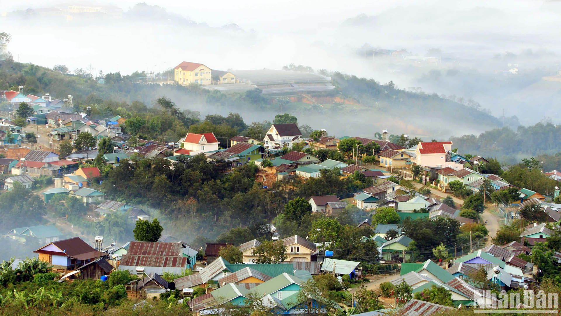 Một góc xã anh hùng Tân Châu, huyện Di Linh, Lâm Đồng.