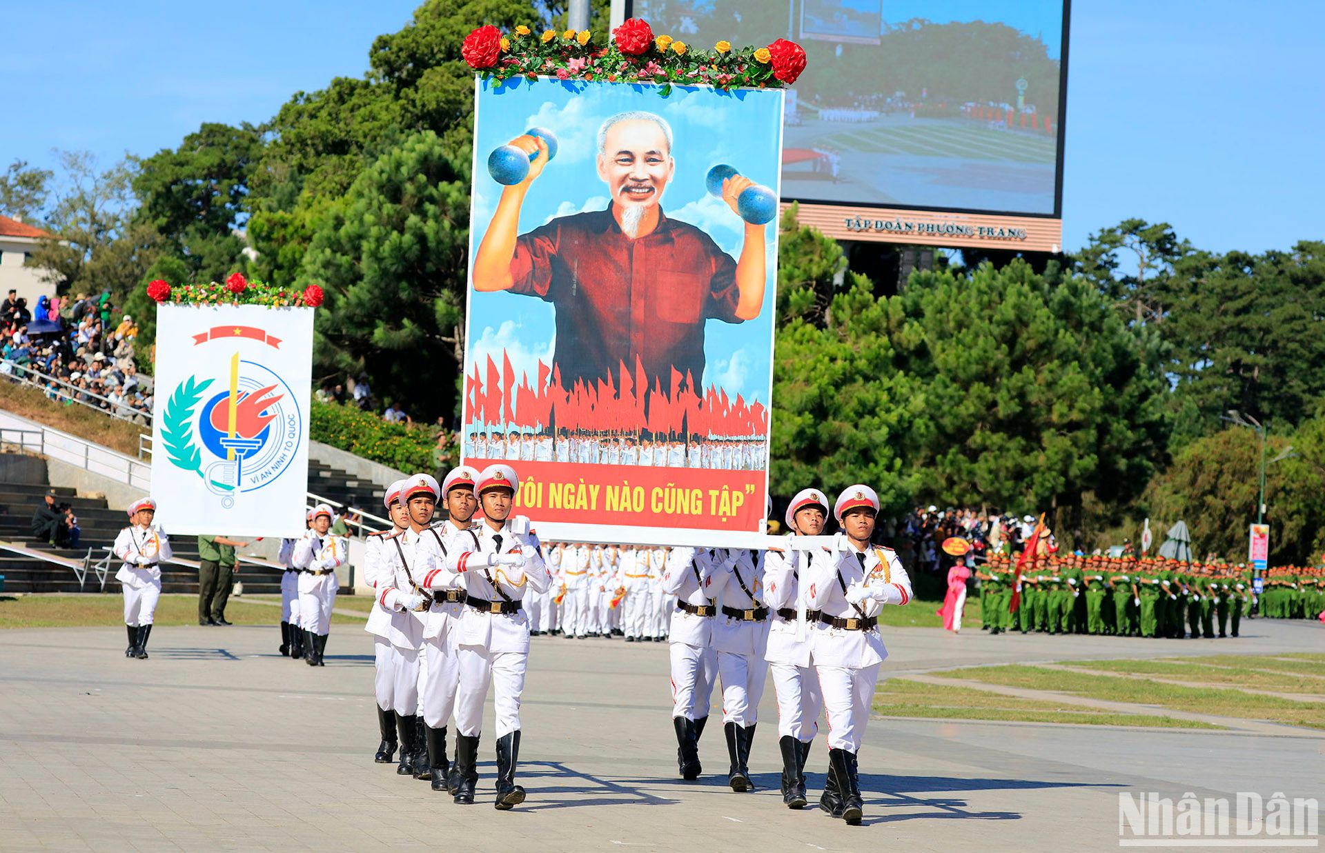 Quang cảnh Lễ khai mạc Đại hội khỏe “Vì an ninh Tổ quốc” lần thứ IX và Hội thi điều lệnh, quân sự, võ thuật Công an nhân dân lần thứ VI - khu vực 3, tại thành phố Đà Lạt, tỉnh Lâm Đồng.