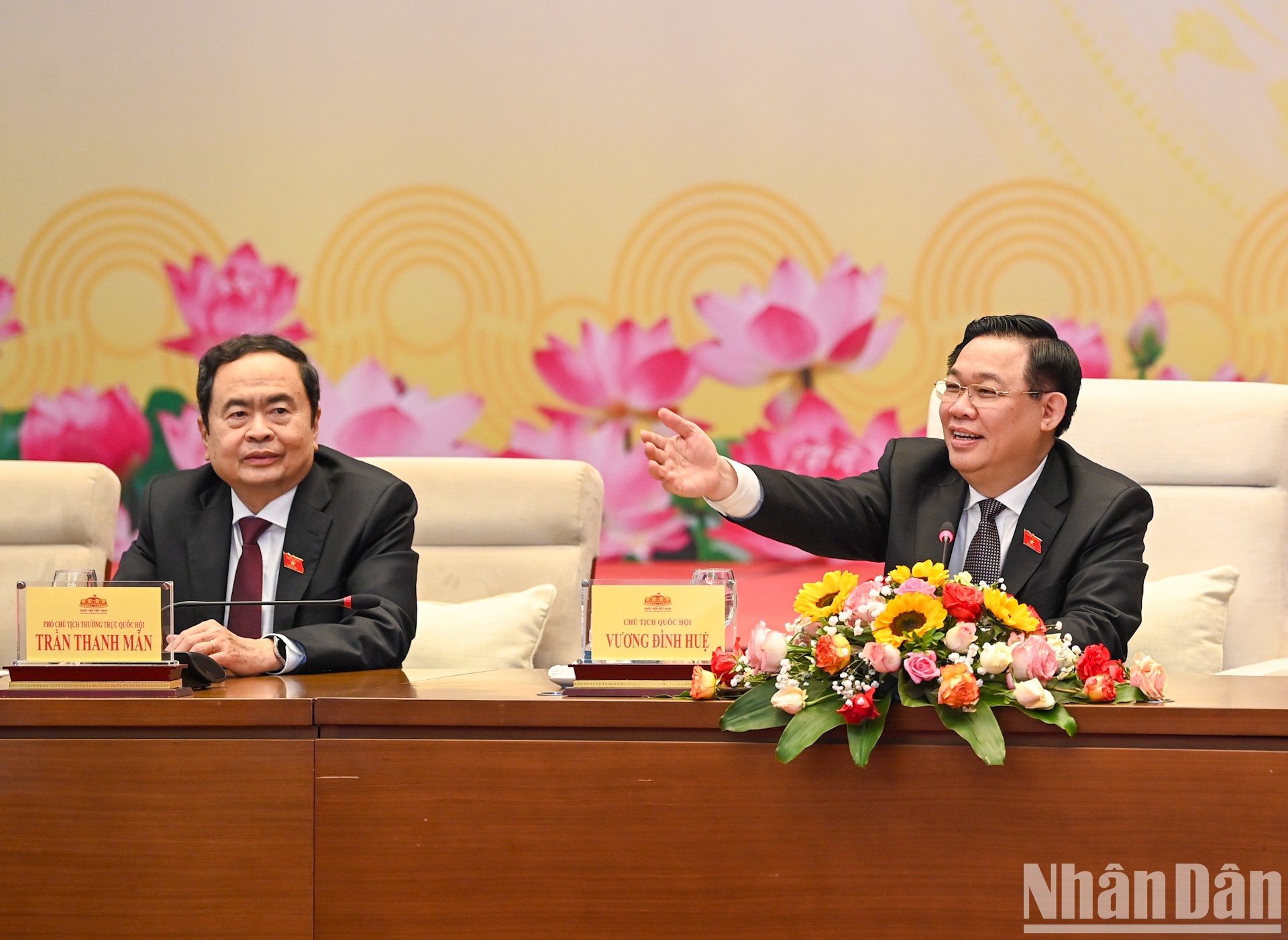 Chủ tịch Quốc hội Vương Đình Huệ, Phó Chủ tịch Thường trực Quốc hội Trần Thanh Mẫn tại cuộc gặp mặt.