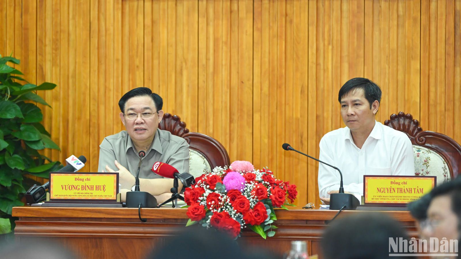 [Ảnh] Chủ tịch Quốc hội Vương Đình Huệ làm việc với Ban Thường vụ Tỉnh ủy Tây Ninh