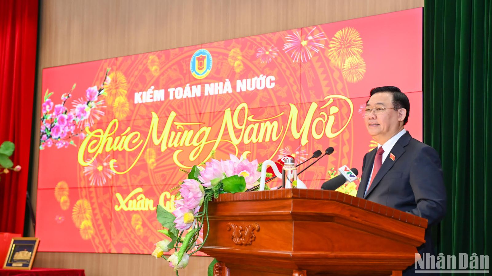 [Ảnh] Chủ tịch Quốc hội chúc Tết Văn phòng Quốc hội, Ngân hàng Hợp tác xã Việt Nam và Kiểm toán Nhà nước