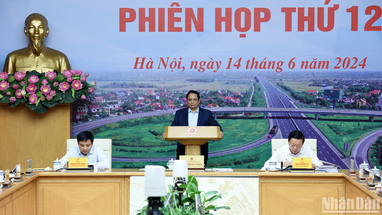 Thủ tướng Phạm Minh Chính chủ trì phiên họp.