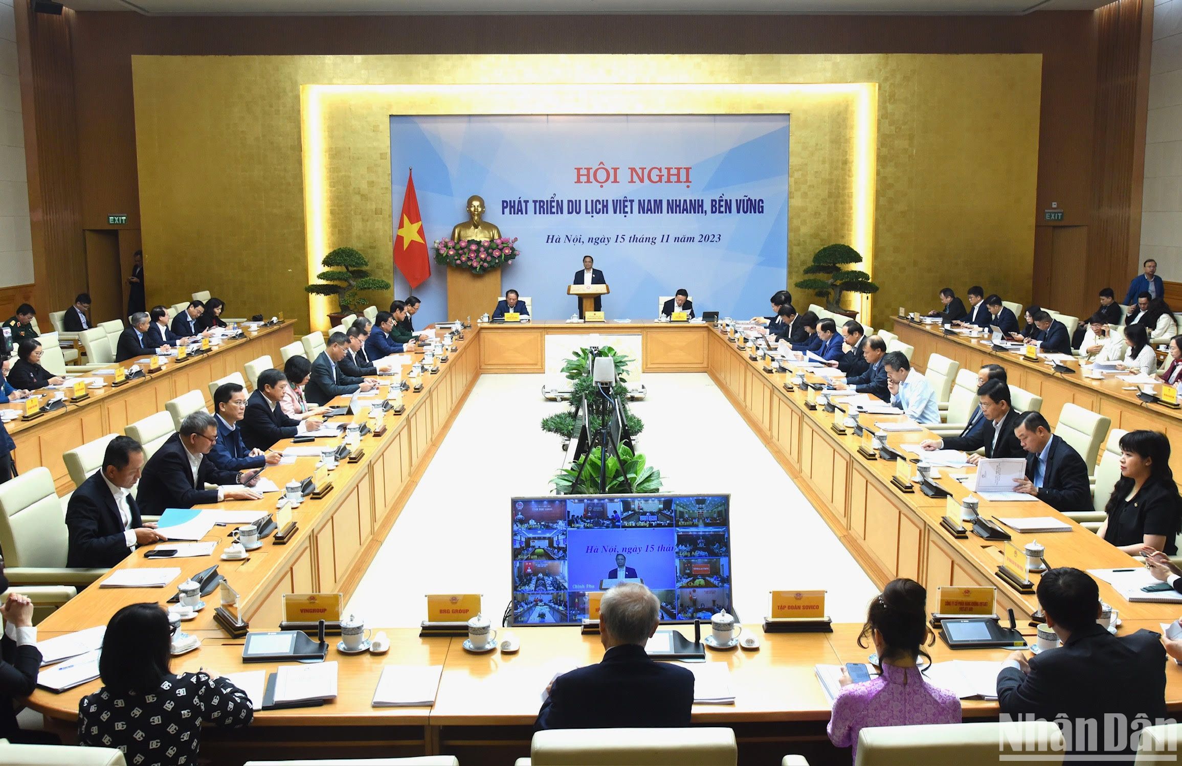 [Ảnh] Thủ tướng chủ trì Hội nghị phát triển du lịch Việt Nam nhanh, bền vững