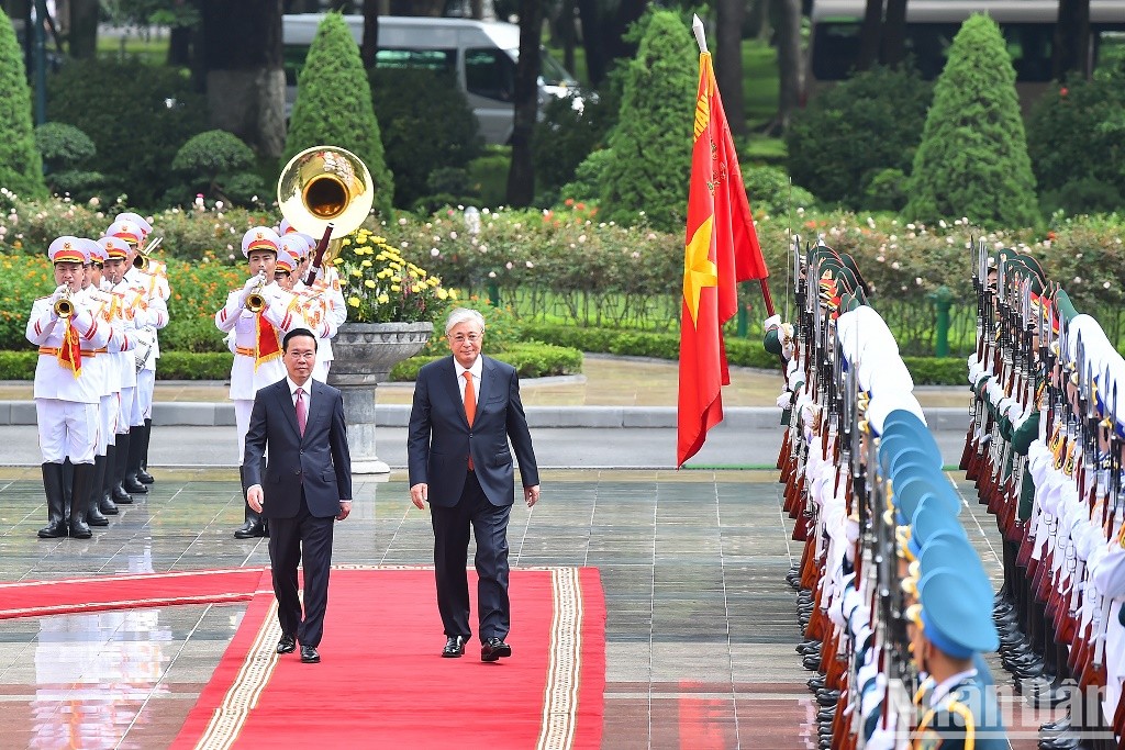 [Ảnh] Chủ tịch nước Võ Văn Thưởng đón, hội đàm với Tổng thống Cộng hòa Kazakhstan