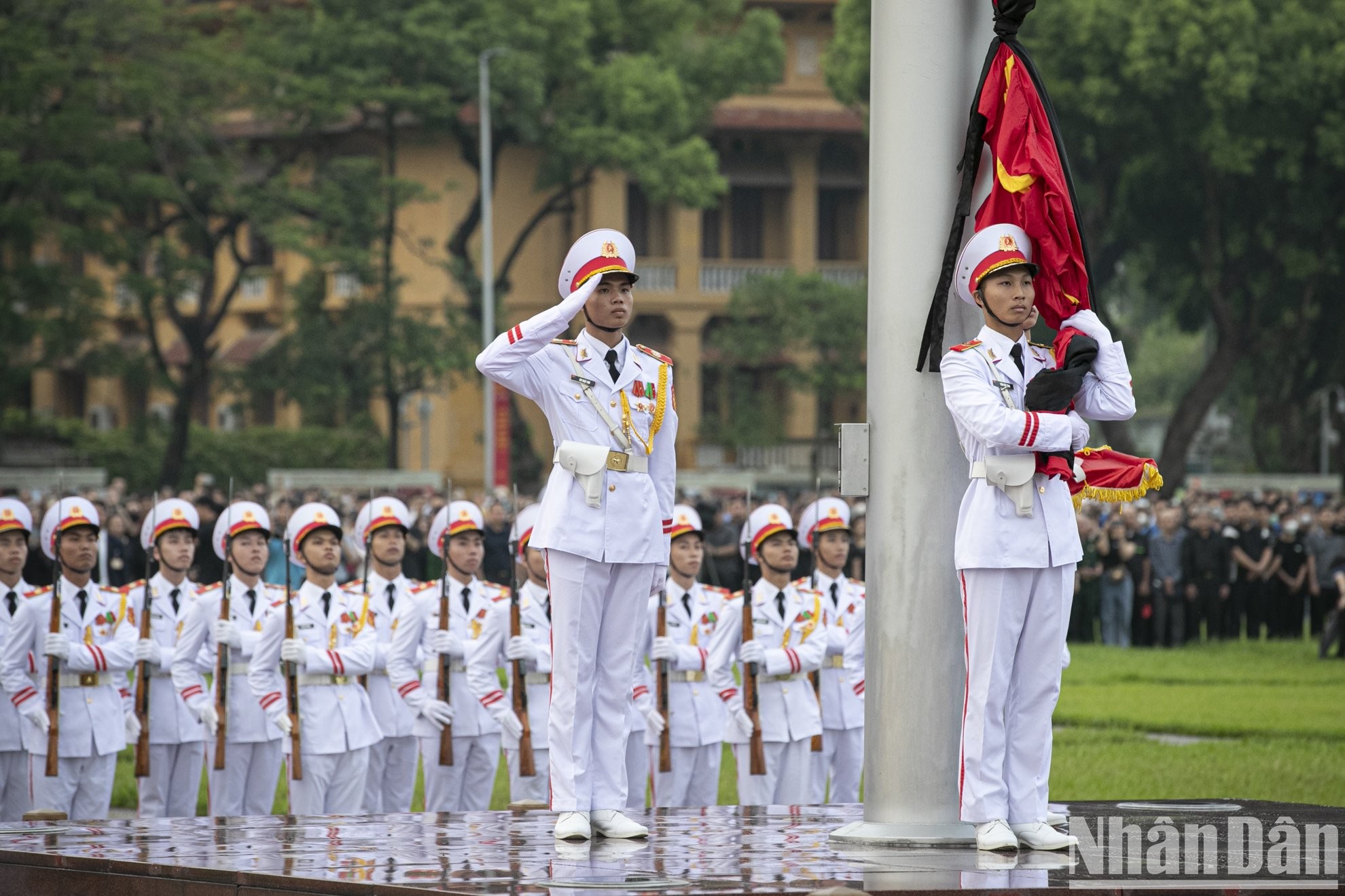 [Ảnh] Lễ thượng cờ theo nghi thức Quốc tang ở Quảng trường Ba Đình