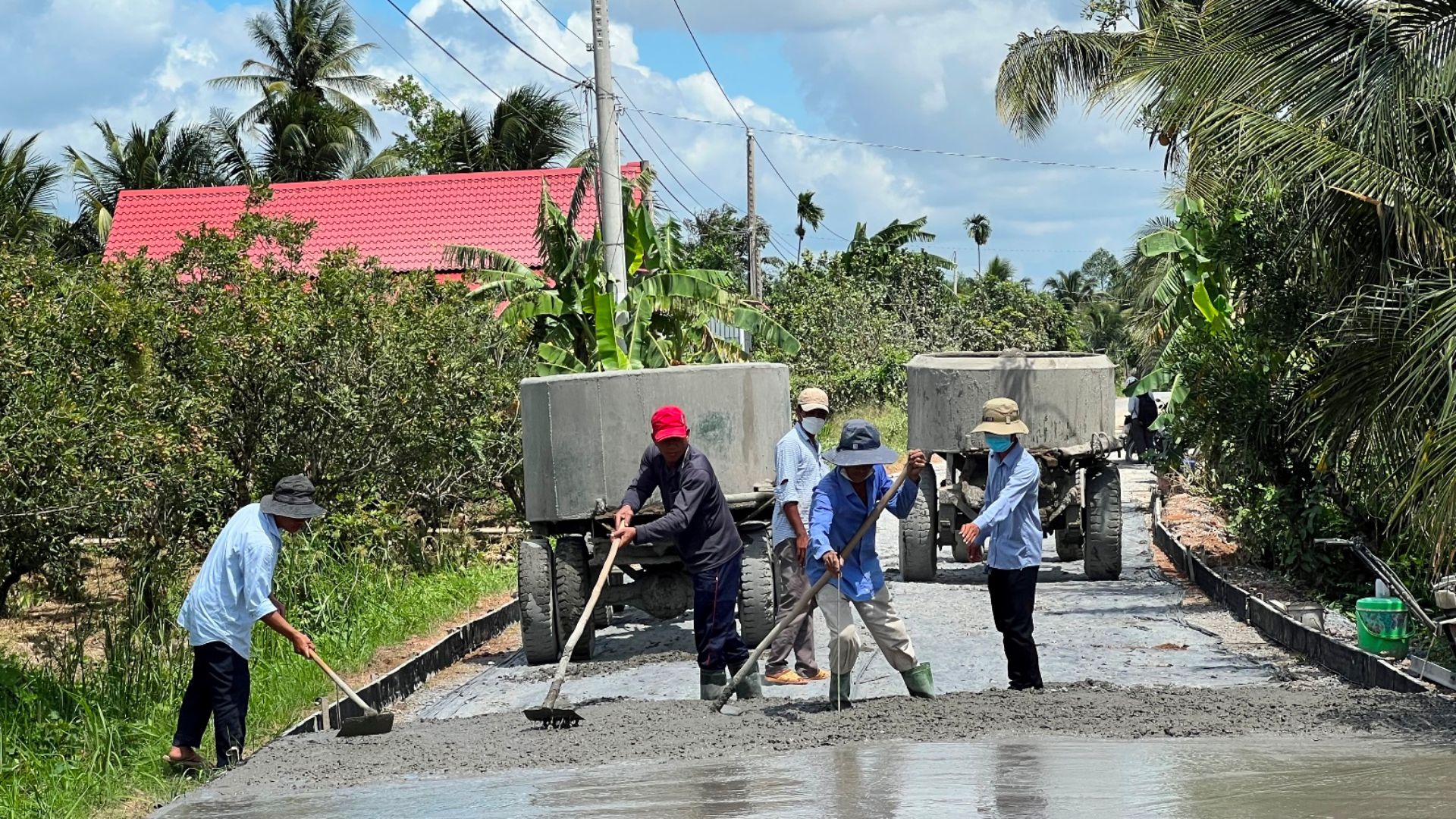 Xã đảo Tam Hiệp đầu tư phát triển đường giao thông để phục vụ đi lại, vận chuyển hàng hóa.