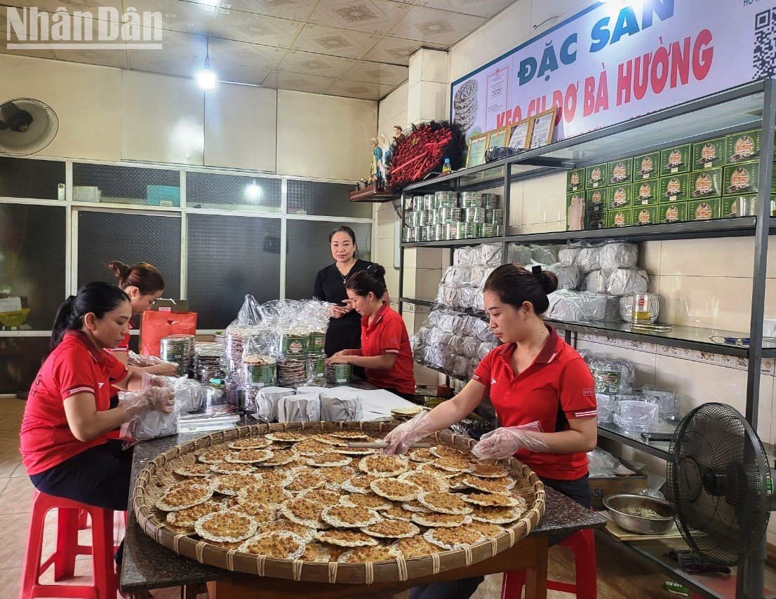 Sản phẩm kẹo cu đơ Bà Hường (Hương Sơn, Hà Tĩnh) đang được thị trường trong và ngoài nước ưa chuộng