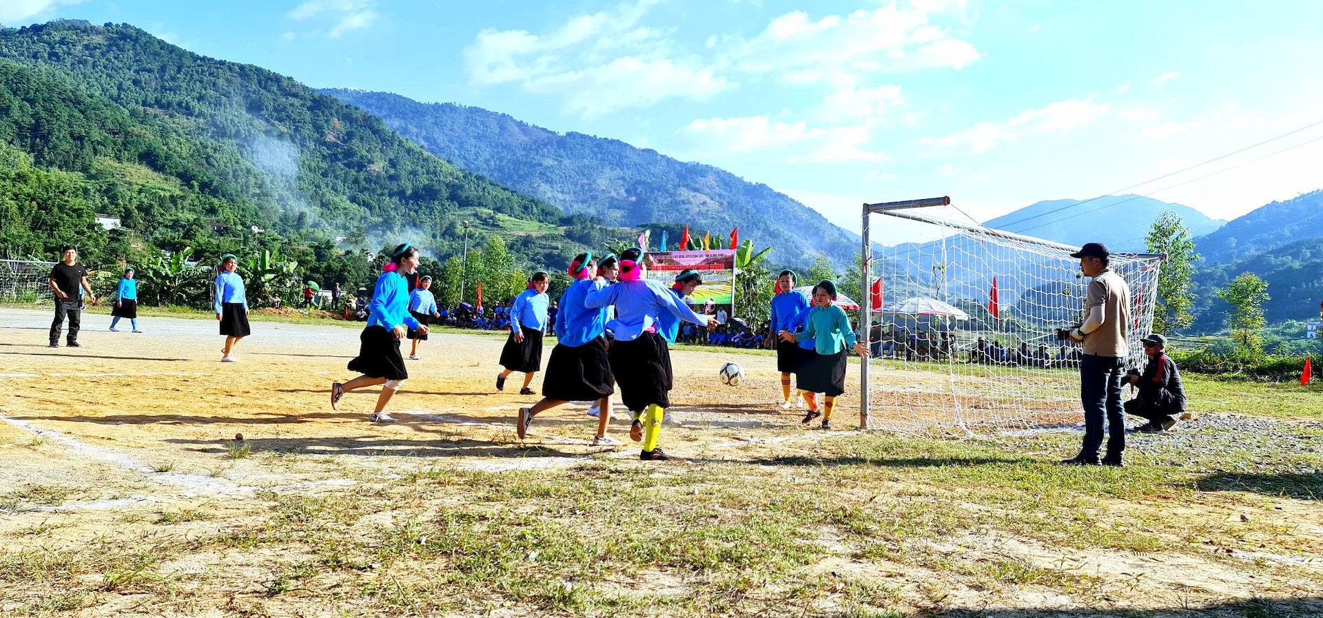 Giải bóng đá nữ các xã của huyện Bình Liêu được tổ chức hằng năm thu hút đông đảo người dân và du khách đến cổ vũ.