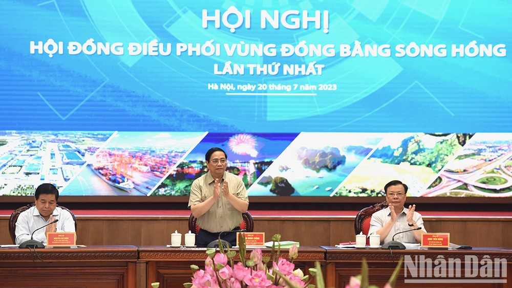 Thủ tướng Phạm Minh Chính, Chủ tịch Hội đồng điều phối vùng đồng bằng sông Hồng, chủ trì Hội nghị lần thứ nhất của Hội đồng.