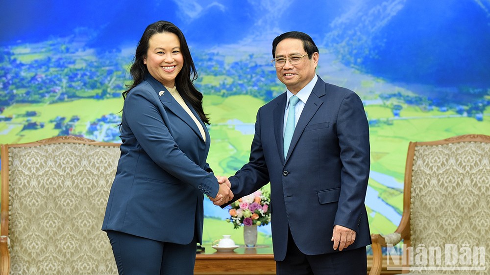 Thủ tướng Phạm Minh Chính đón bà Thị trưởng thành phố Oakland Sheng Thao.