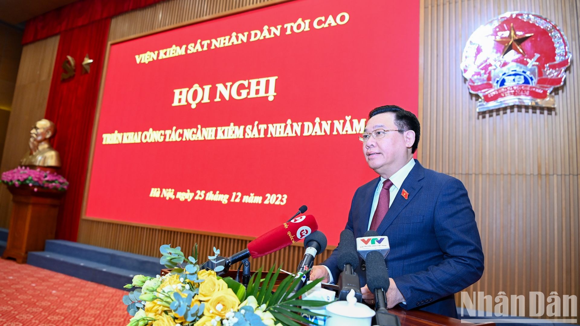 Chủ tịch Quốc hội Vương Đình Huệ phát biểu chỉ đạo hội nghị.