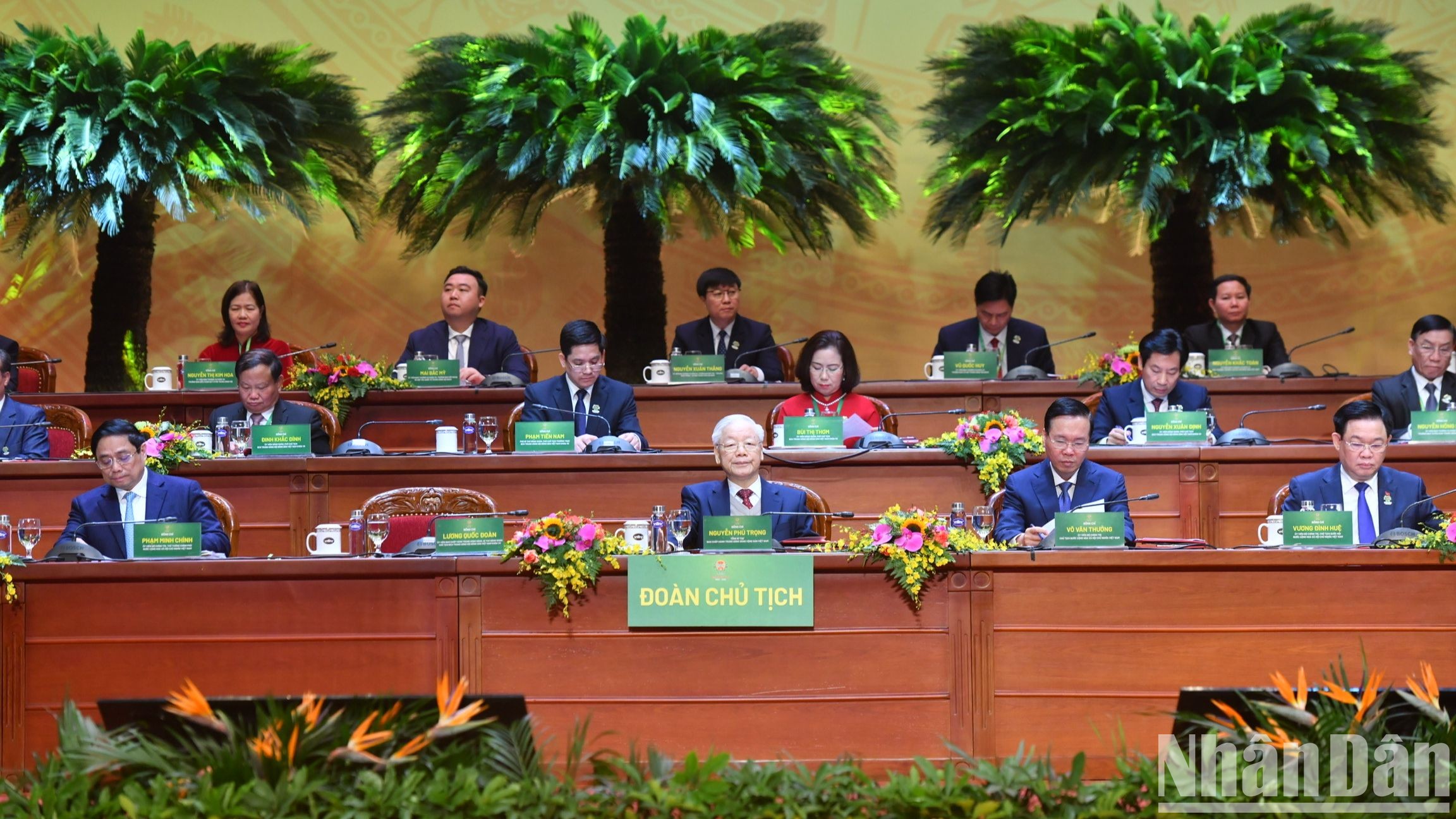 Tổng Bí thư Nguyễn Phú Trọng và các đồng chí lãnh đạo Đảng, Nhà nước tham gia Đoàn Chủ tịch Đại hội.
