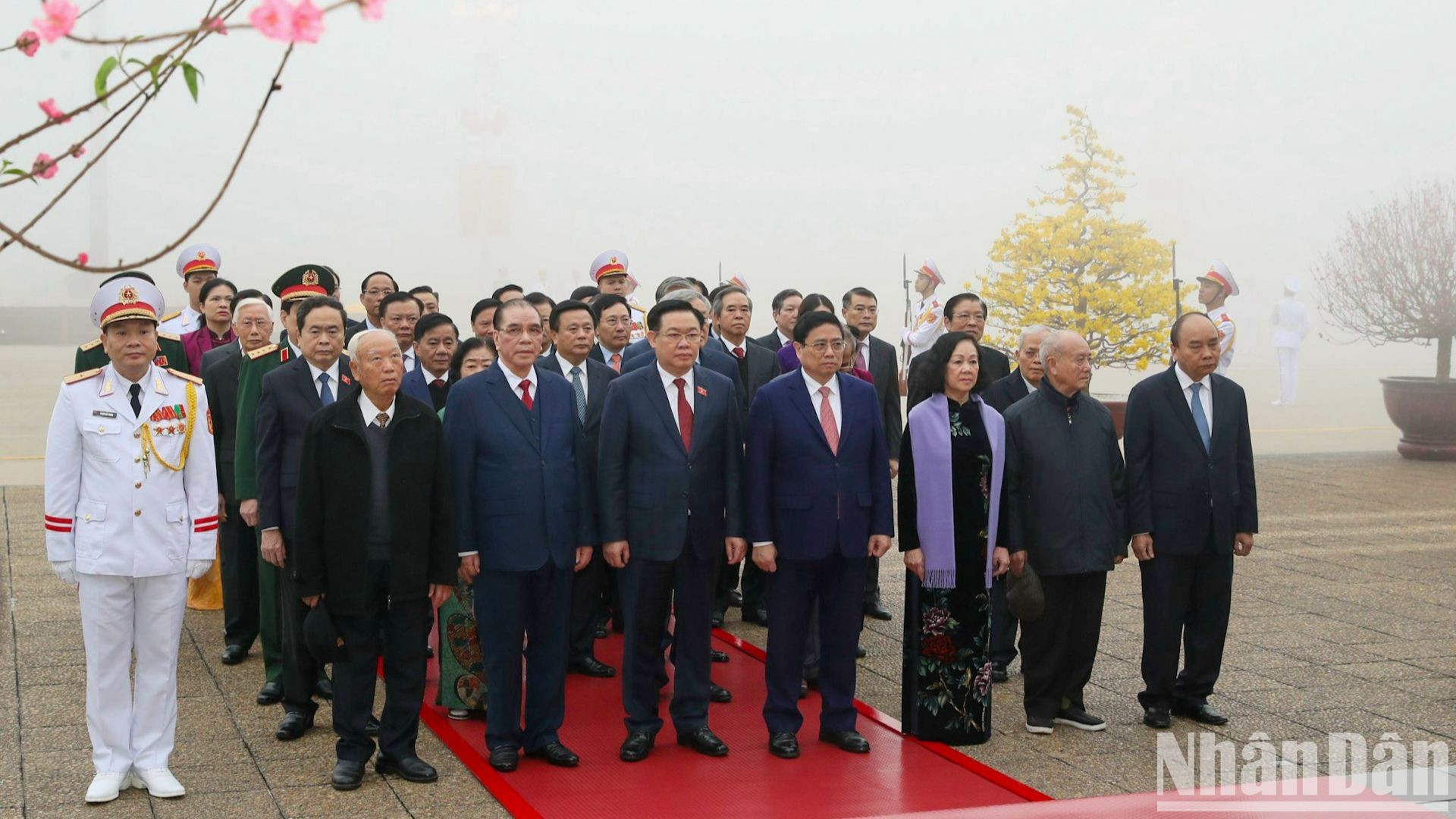 View - [Ảnh] Lãnh đạo Đảng, Nhà nước đặt vòng hoa và vào Lăng viếng Chủ tịch Hồ Chí Minh