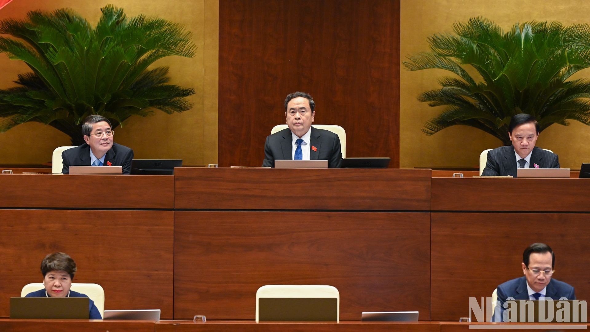 Chủ tịch Quốc hội Trần Thanh Mẫn và các Phó Chủ tịch Quốc hội tại phiên họp.