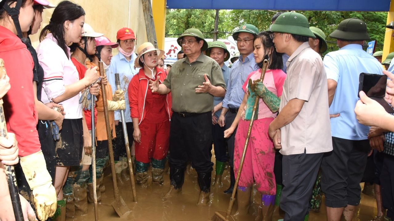 Thủ tướng Phạm Minh Chính thăm hỏi và động viên giáo viên và học sinh trường Mầm non Ánh Dương