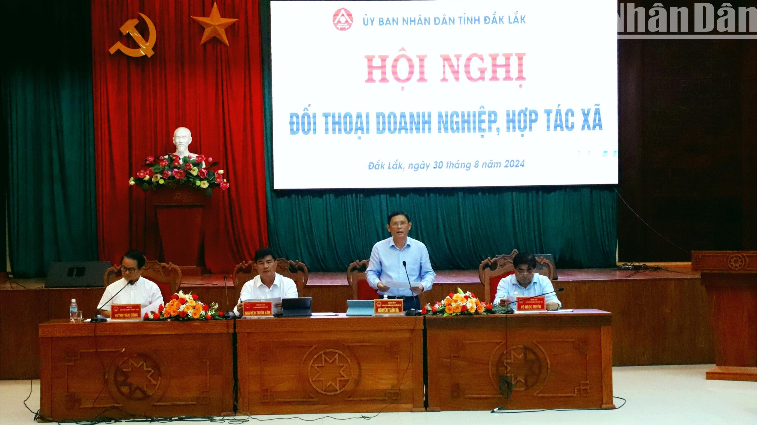 Quang cảnh hội nghị đối thoại.