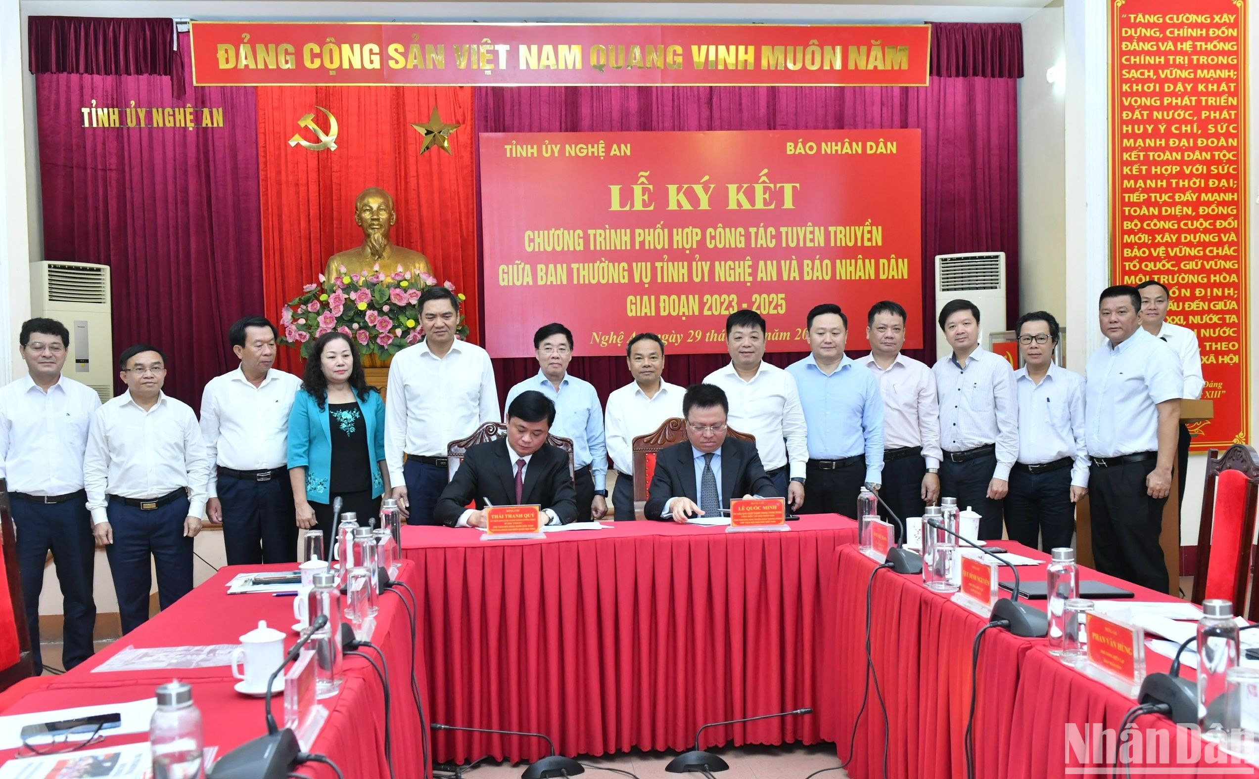 Quang cảnh Lễ ký kết. 