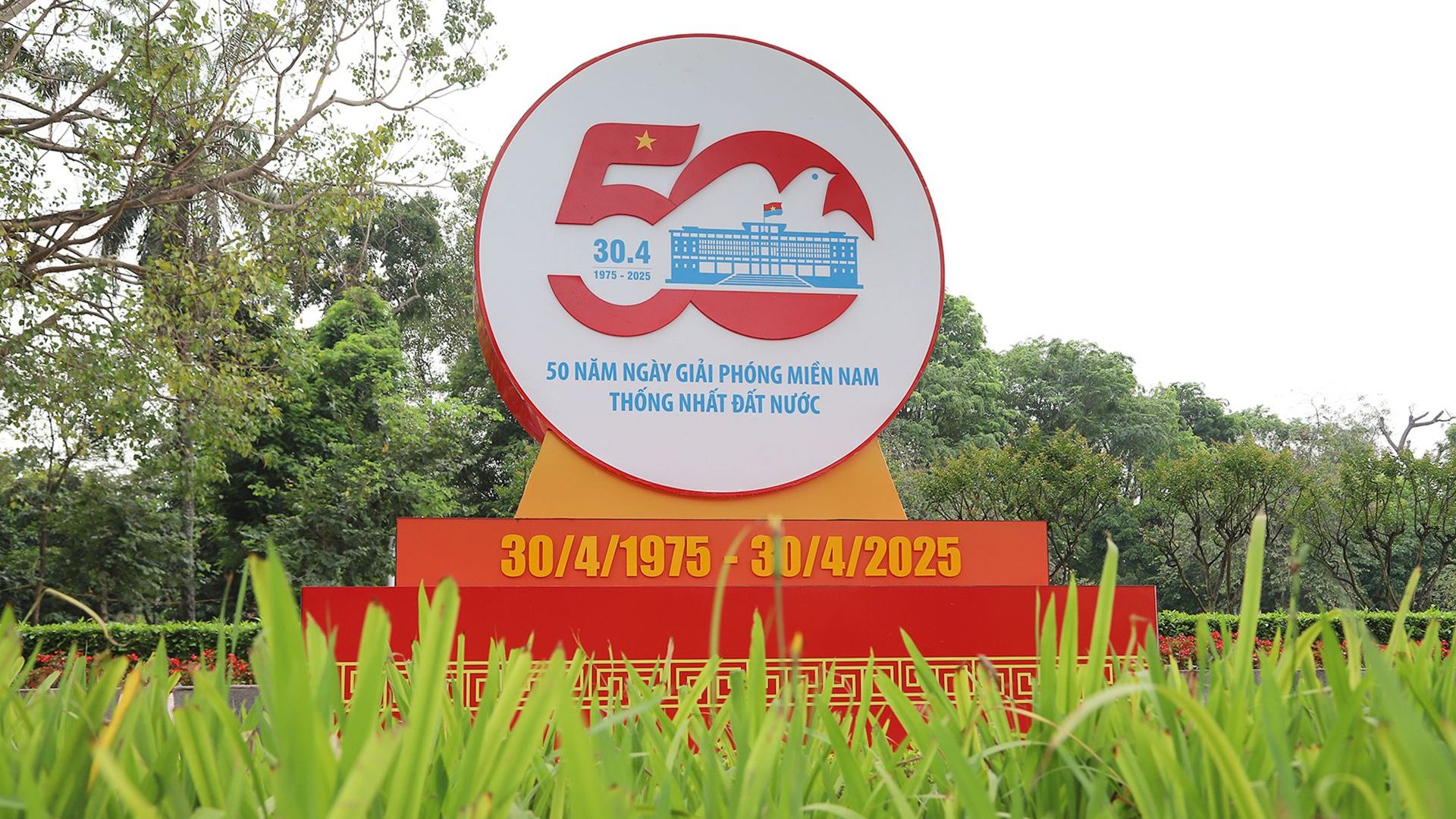Hoạt động trang trí, tuyên truyền cổ động nhằm nêu bật ý nghĩa lịch sử, truyền thống cách mạng, lòng yêu nước, tự hào dân tộc.