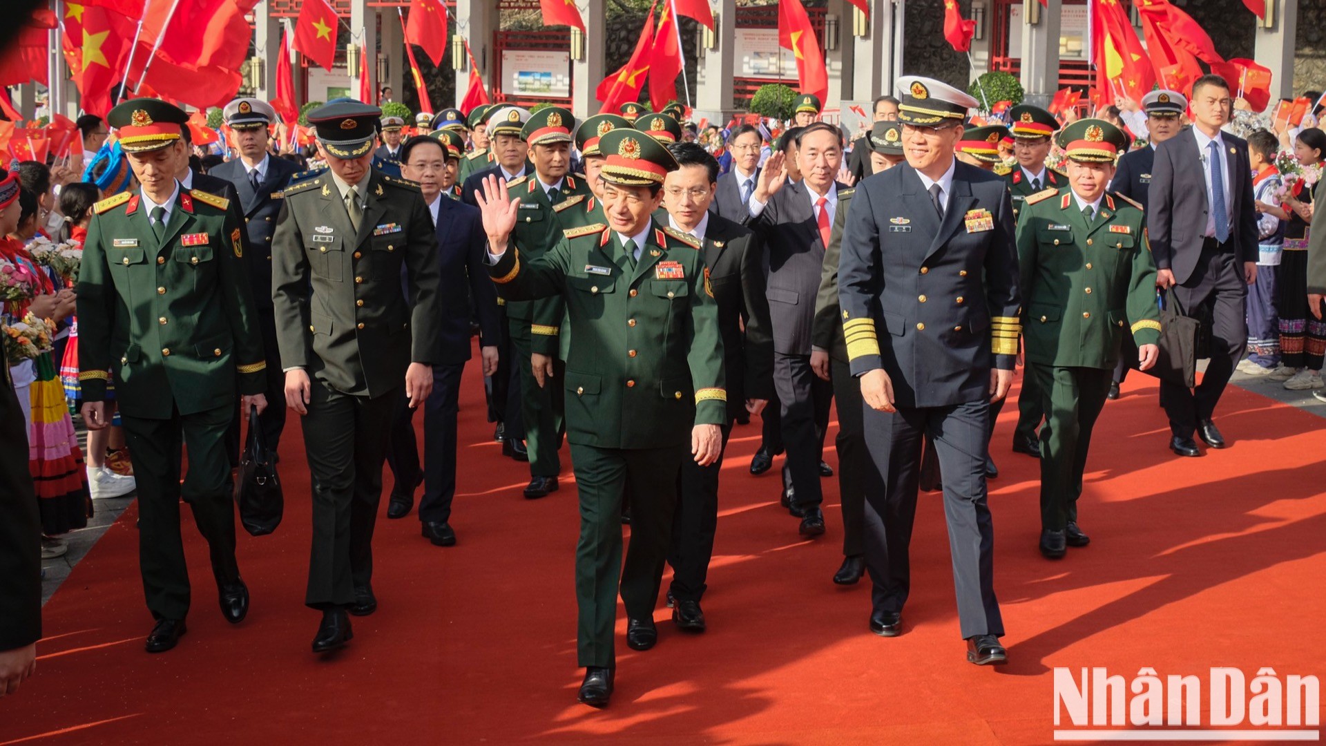 Ngay sau nghi thức tại cột mốc biên giới, đoàn đại biểu Việt Nam đã sang Trung Quốc qua Cửa khẩu Quốc tế Hữu Nghị (Lạng Sơn) để tham gia các chương trình giao lưu song phương.