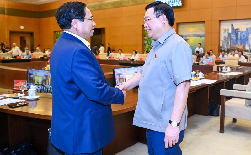 Bí thư Ban Cán sự Đảng Chính phủ, Thủ tướng Chính phủ Phạm Minh Chính và Bí thư Đảng đoàn Quốc hội, Chủ tịch Quốc hội Vương Đình Huệ tại hội nghị.