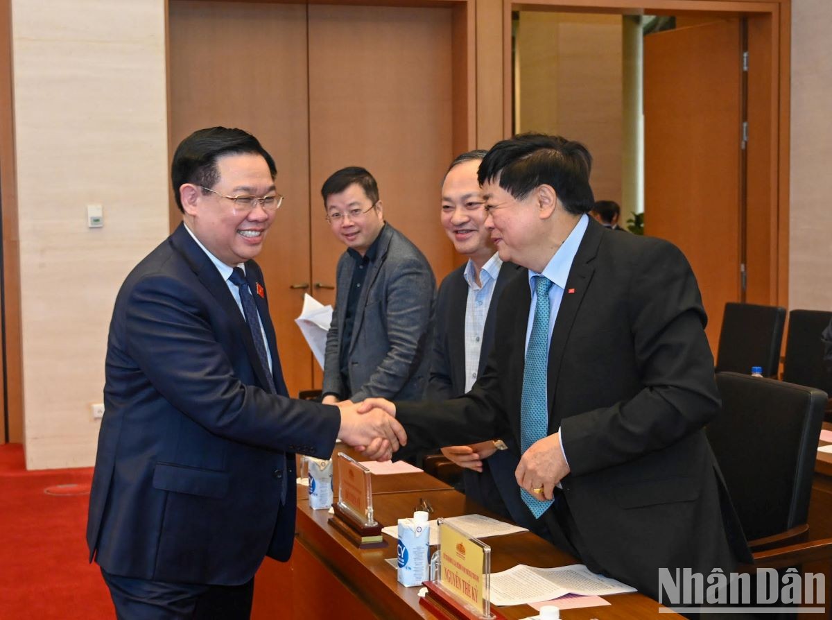 Chủ tịch Quốc hội Vương Đình Huệ với các đại biểu dự buổi lễ. 