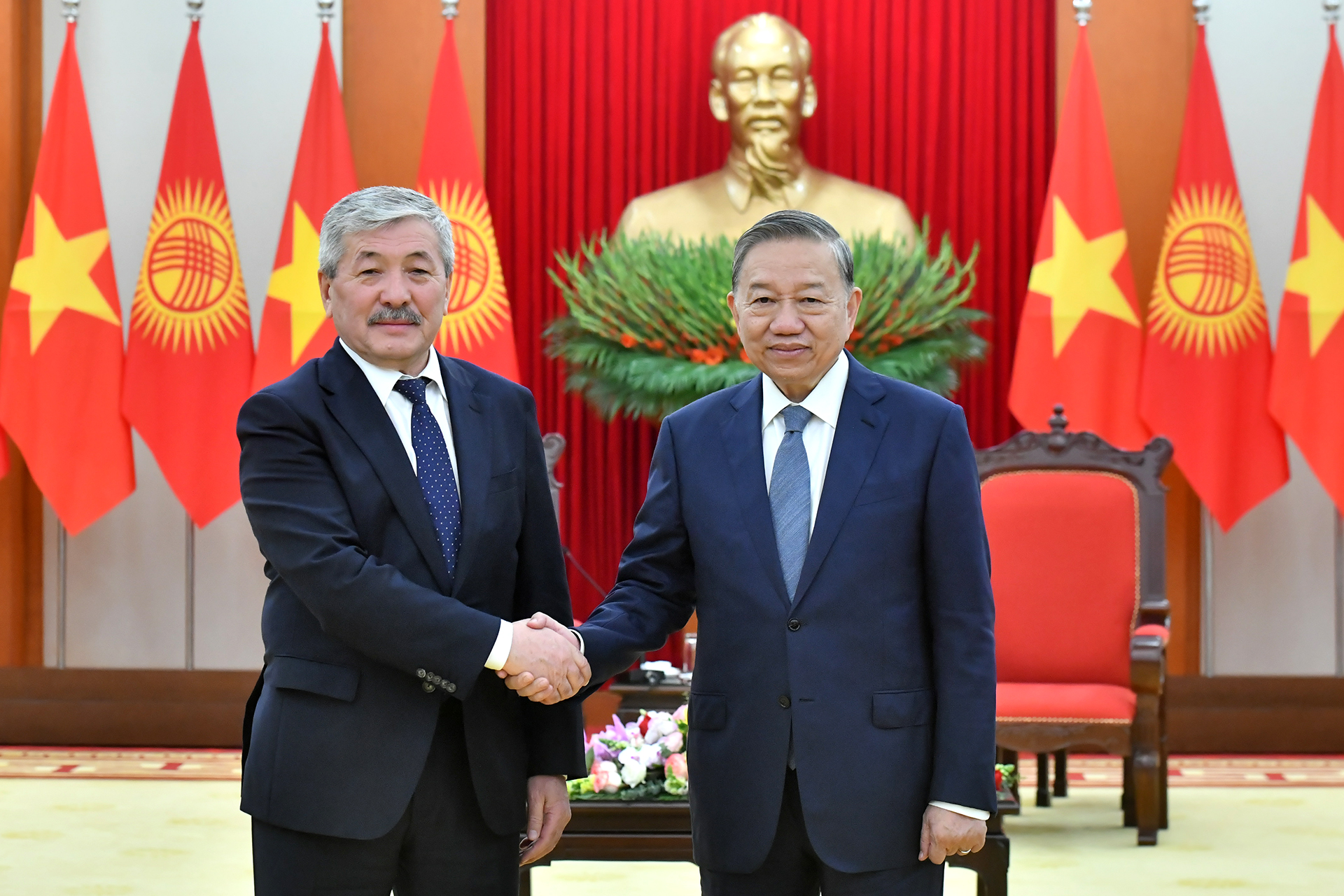 Tổng Bí thư Tô Lâm và Thủ tướng Cộng hòa Kyrgyzstan Adylbek Kasymaliev.