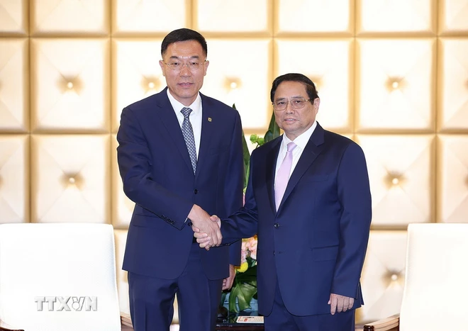 Thủ tướng Phạm Minh Chính tiếp ông Tôn Vinh Côn, Chủ tịch Công ty Đầu máy toa xe Đại Liên. 