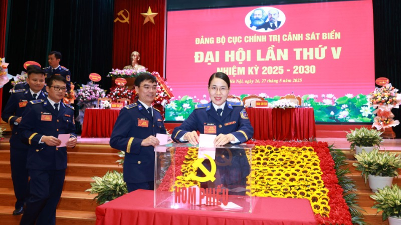 Đại hội tiến hành bầu cử.
