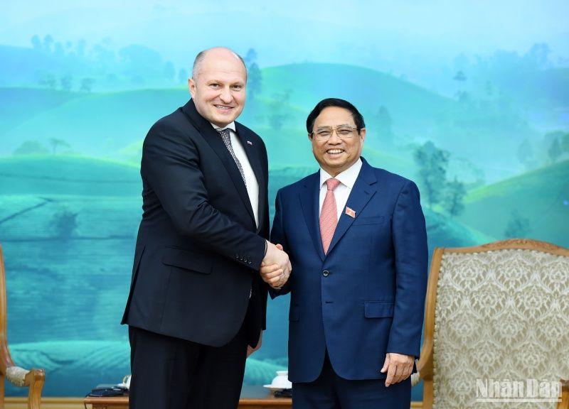 Thủ tướng Phạm Minh Chính đón ông Alexander Kurenkov, Bộ trưởng Bộ Tình trạng khẩn cấp Liên bang Nga.