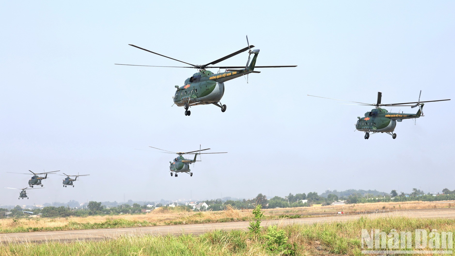 Sân bay Biên Hòa là nơi hội quân của các đơn vị không quân tập luyện và tham gia tổng hợp luyện phục vụ diễu binh, diễu hành Đại lễ 30/4.