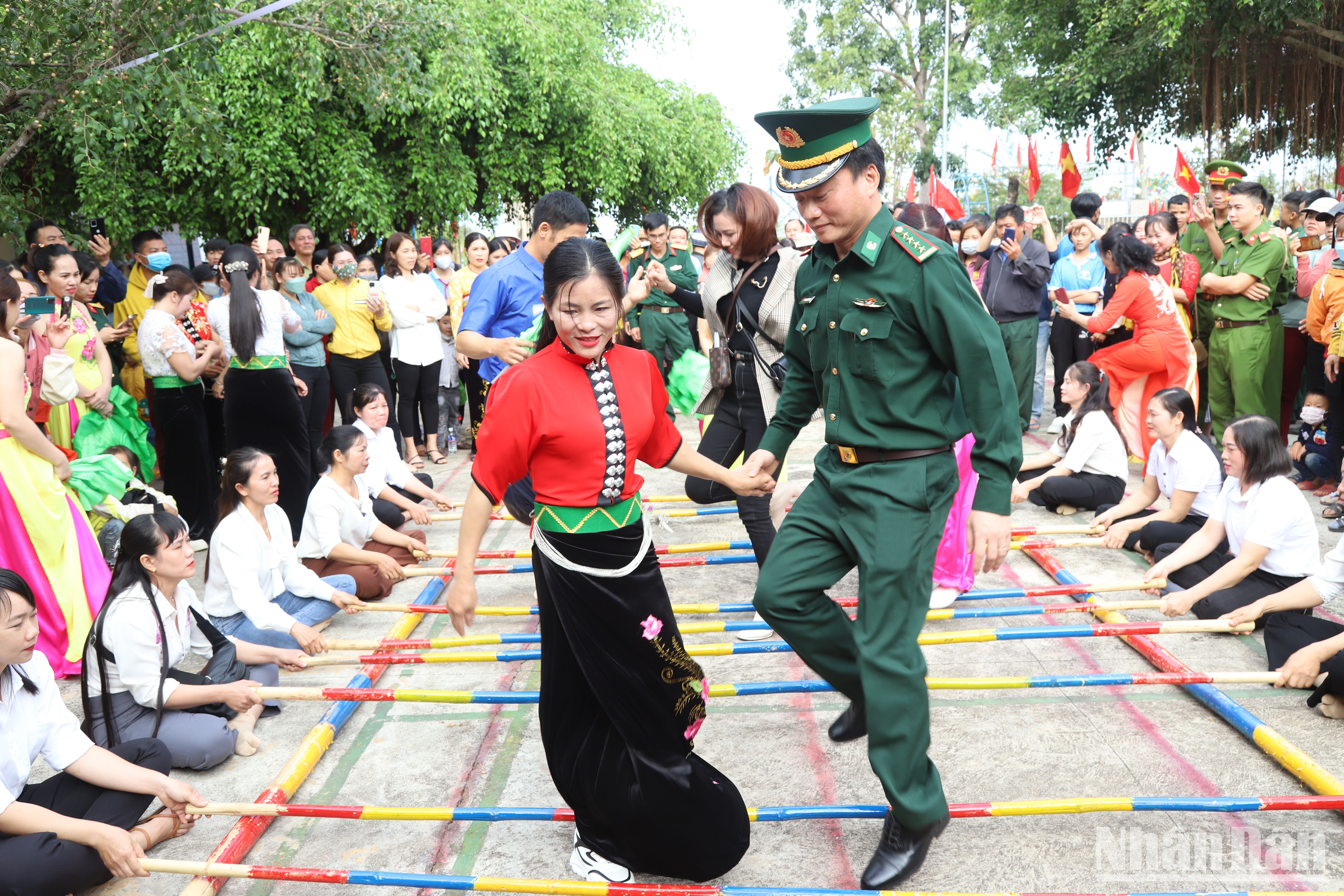 Việt Nam đã đạt được nhiều thành tích nổi bật trong công tác đại đoàn kết toàn dân, hỗ trợ các dân tộc thiểu số phát triển kinh tế xã hội, xóa đói giảm nghèo, bảo tồn, phát huy các giá trị truyền thống... (Ảnh minh họa: NGUYỄN CÔNG LÝ) 