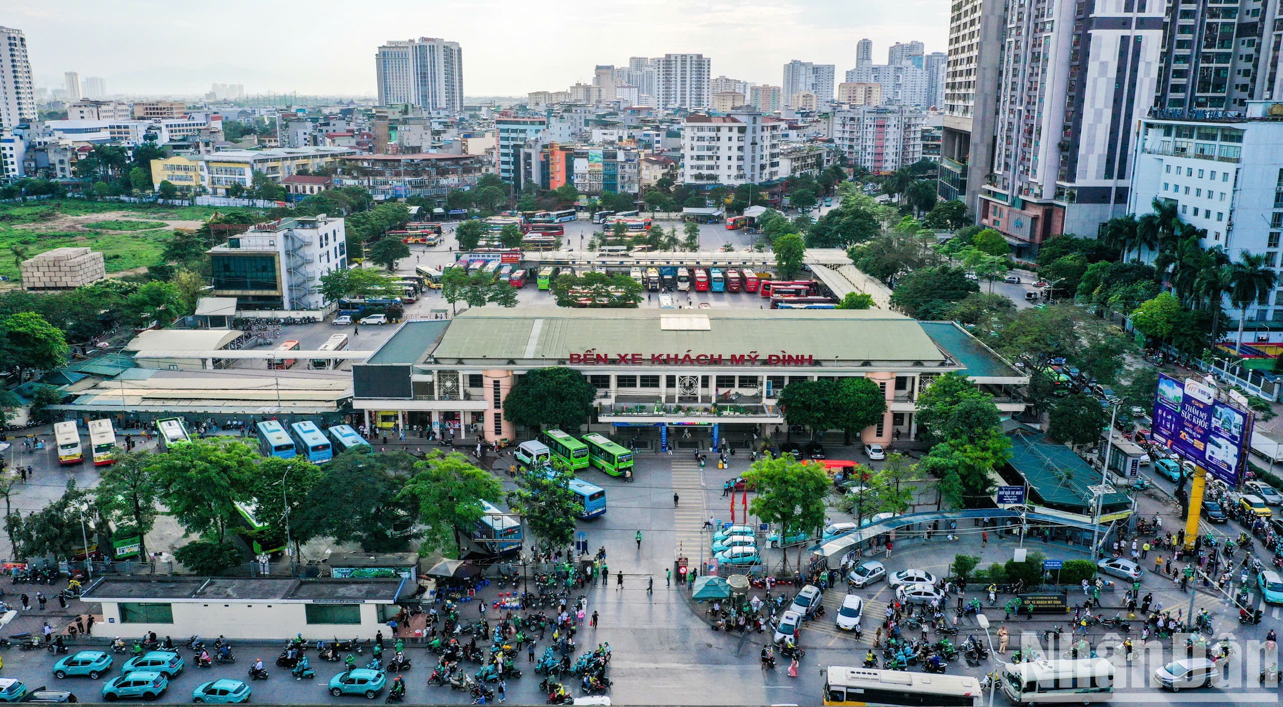[Ảnh] Bến xe bắt đầu đông đúc đón dòng người trở lại Thủ đô sau 5 ngày nghỉ lễ