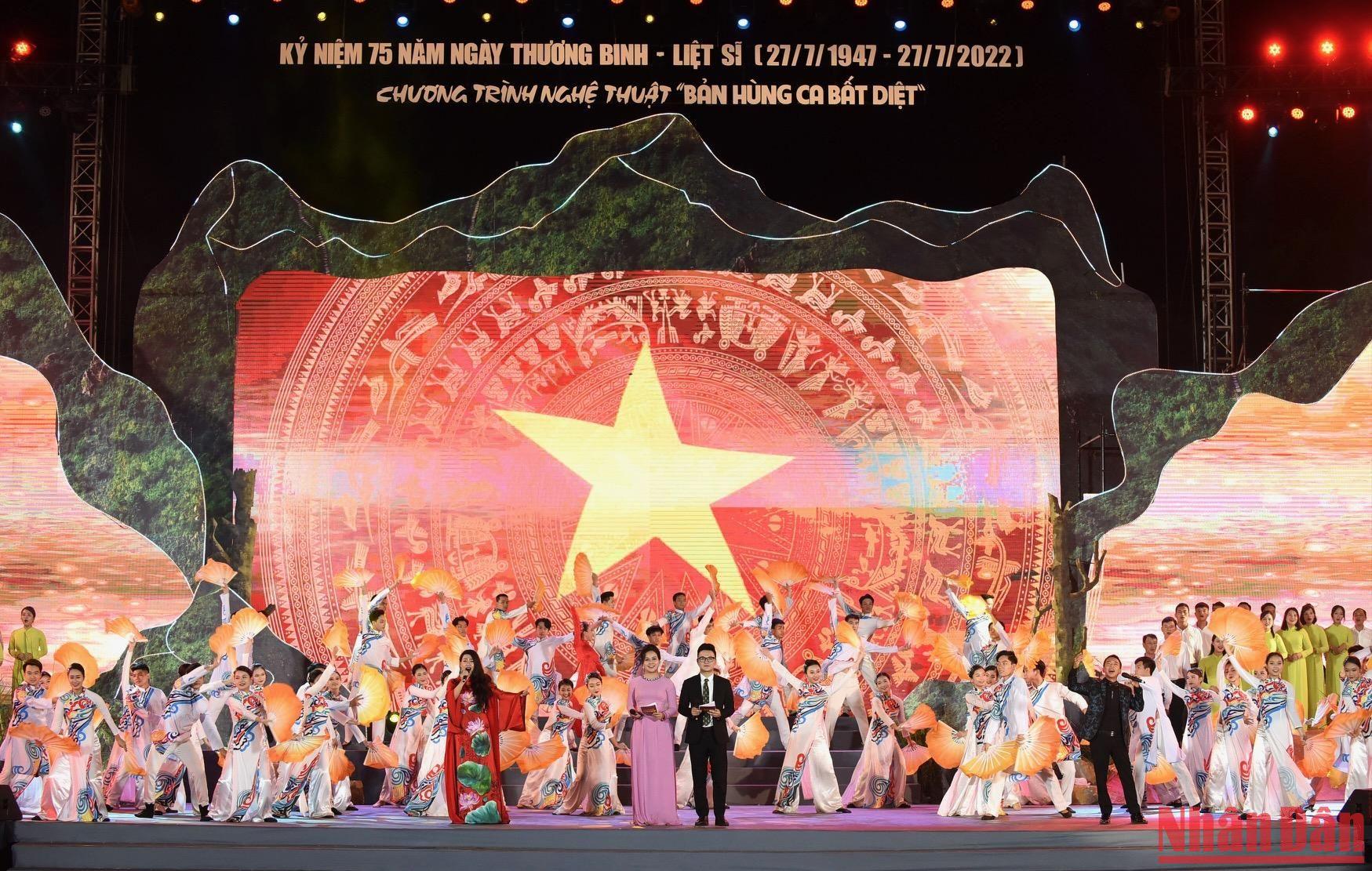 Tiết mục mở màn cho chương trình