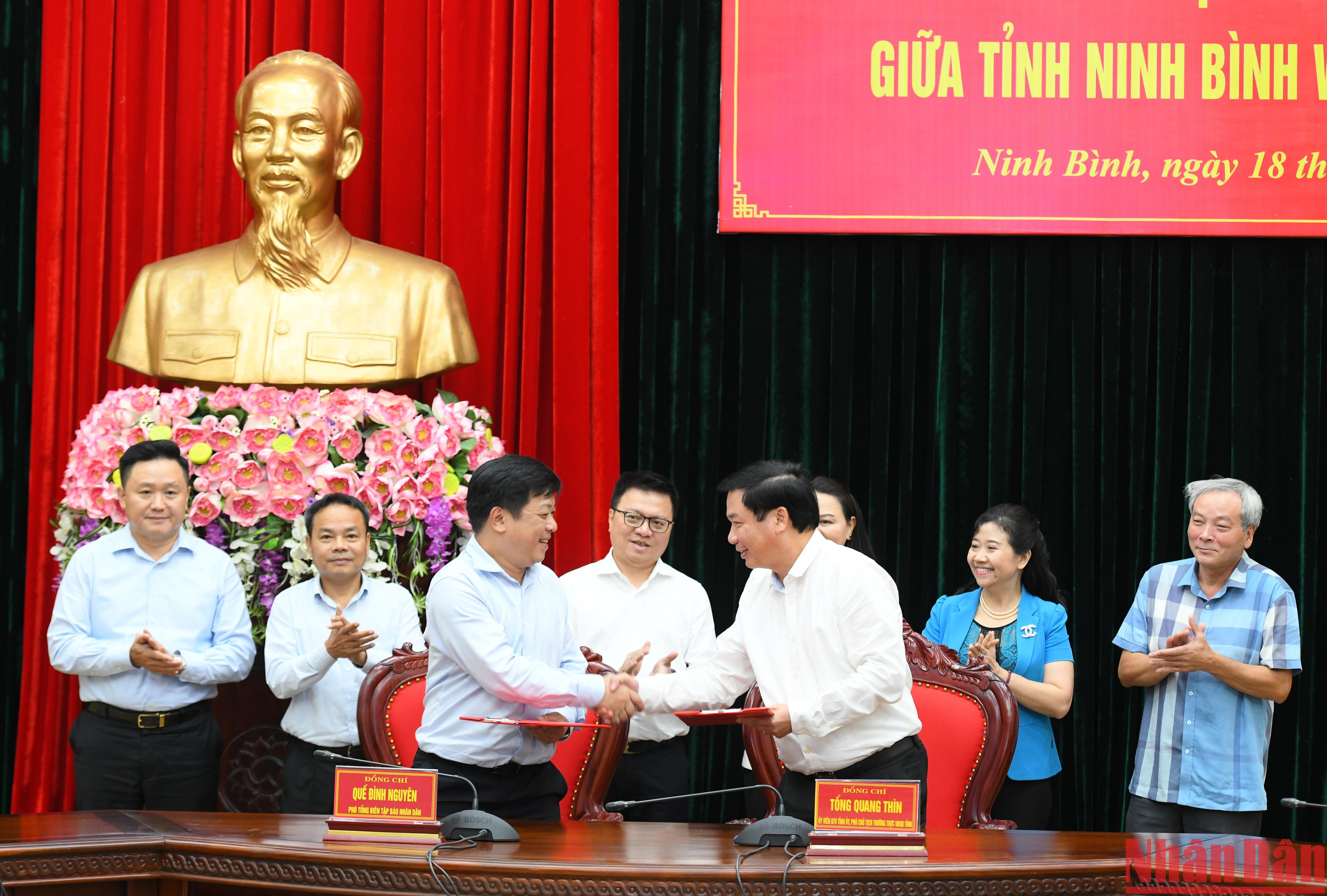 Lễ ký kết chương trình phối hợp công tác tuyên truyền giữa tỉnh Ninh Bình và Báo Nhân dân giai đoạn 2022-2025.