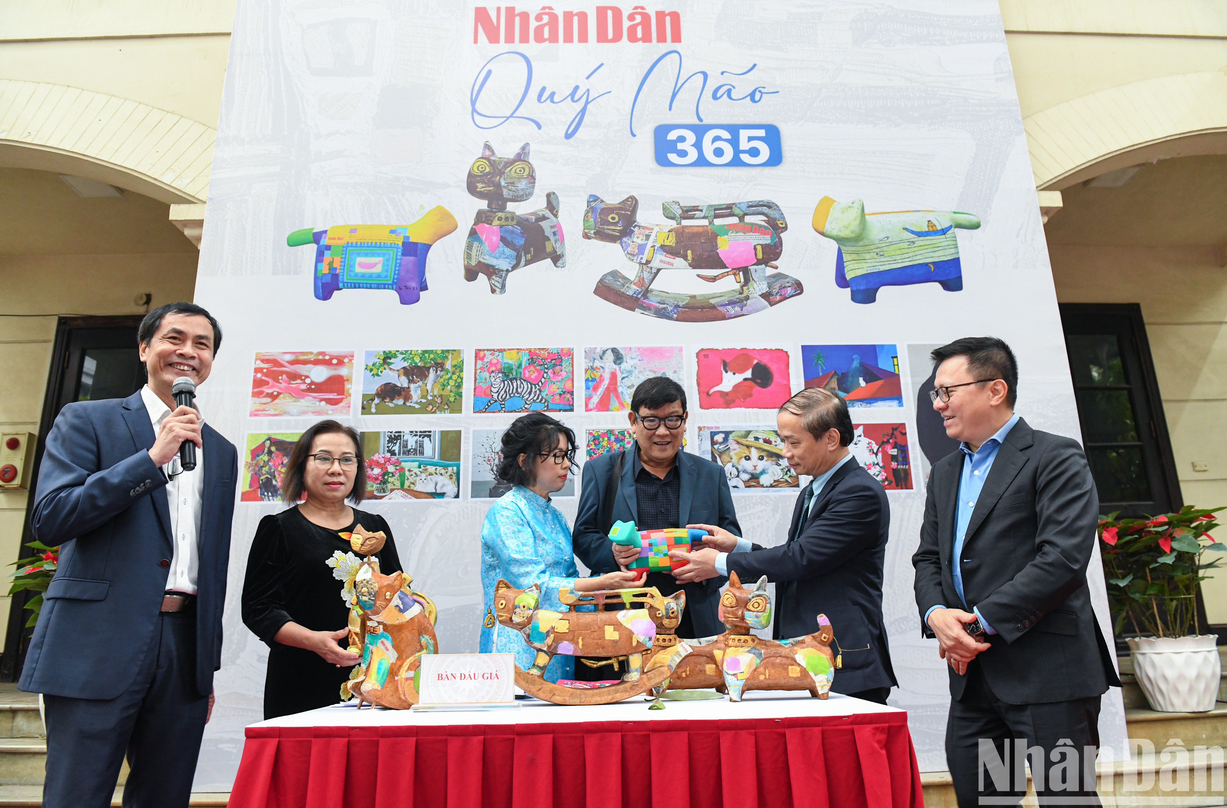 [Ảnh] Triển lãm Nghệ thuật “Nhân Dân - Quý Mão 365”