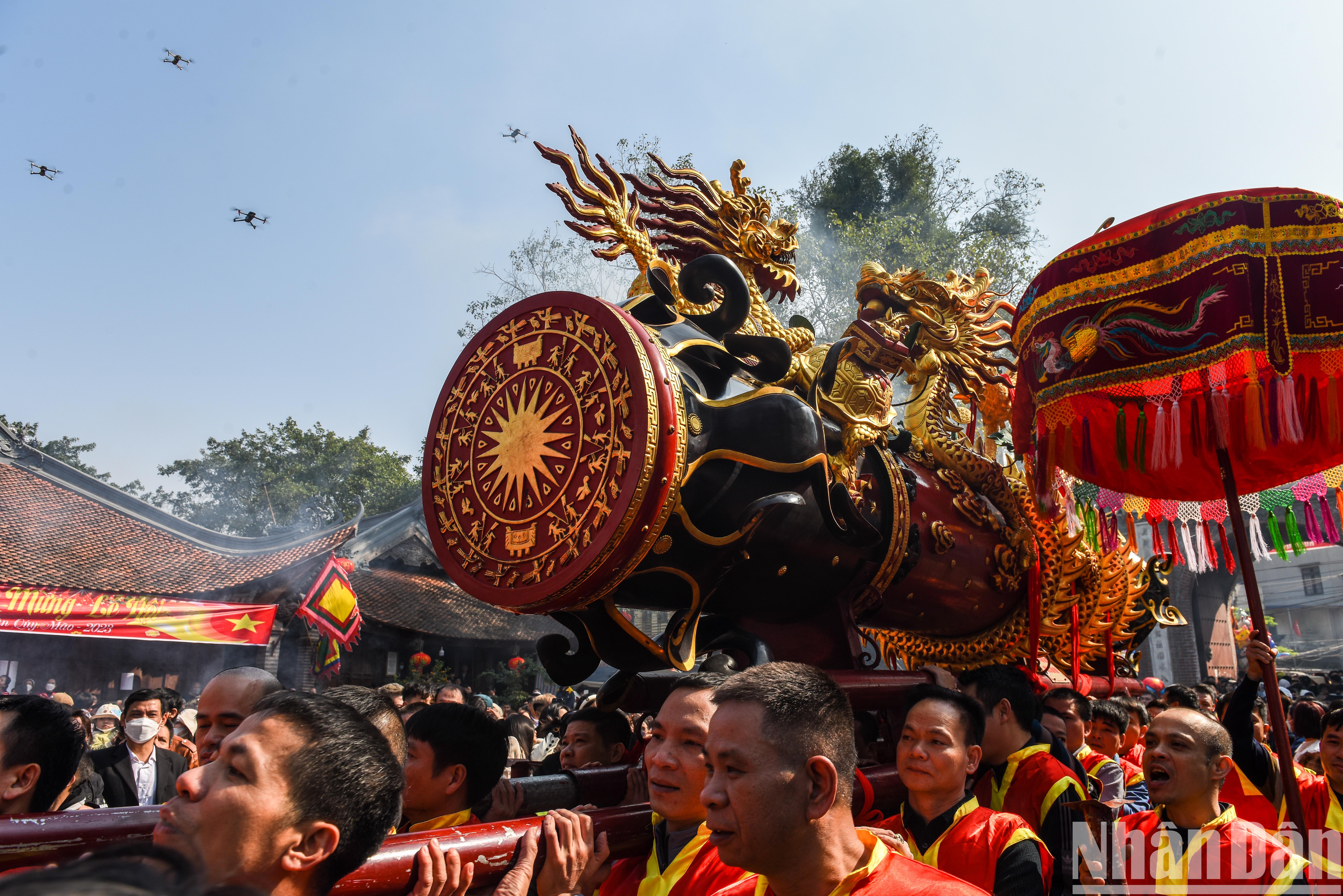 [Ảnh] Rước pháo làng Đồng Kỵ ngày mùng 4 Tết