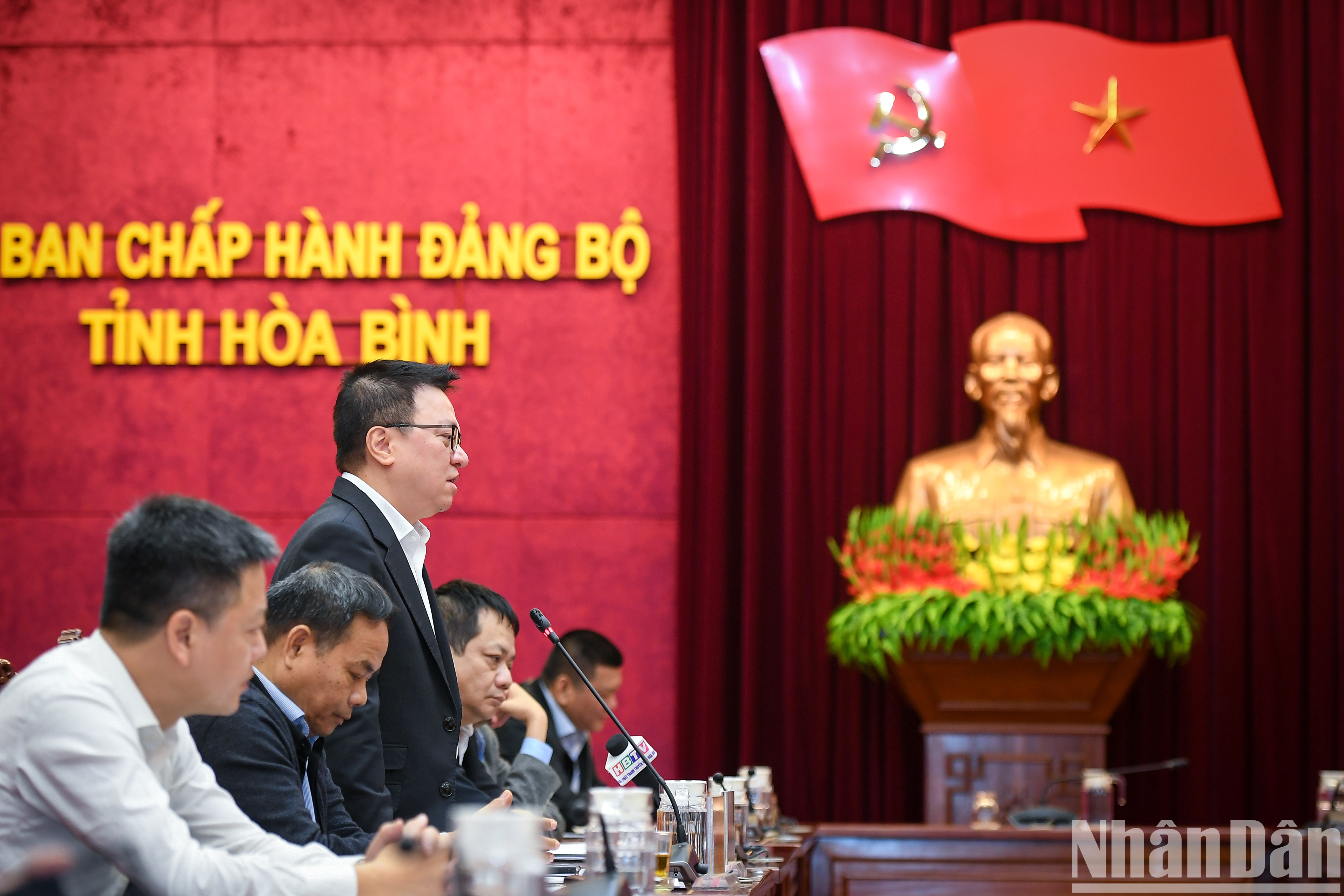 [Ảnh] Đoàn công tác Báo Nhân Dân làm việc với tỉnh Hòa Bình