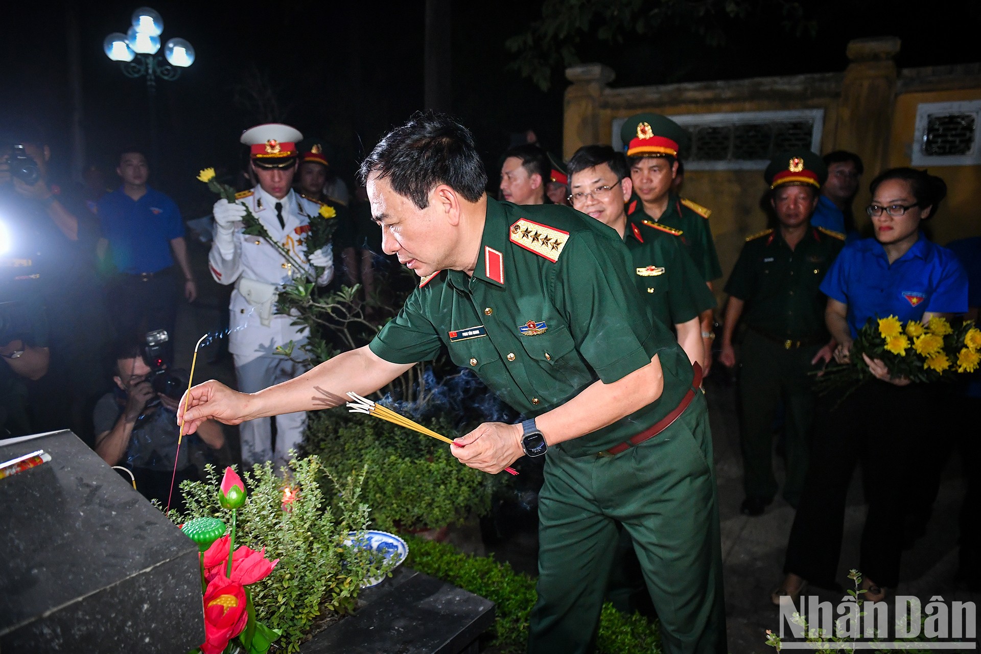 [Ảnh] Toàn cảnh "Lễ thắp nến tri ân các Anh hùng liệt sĩ"