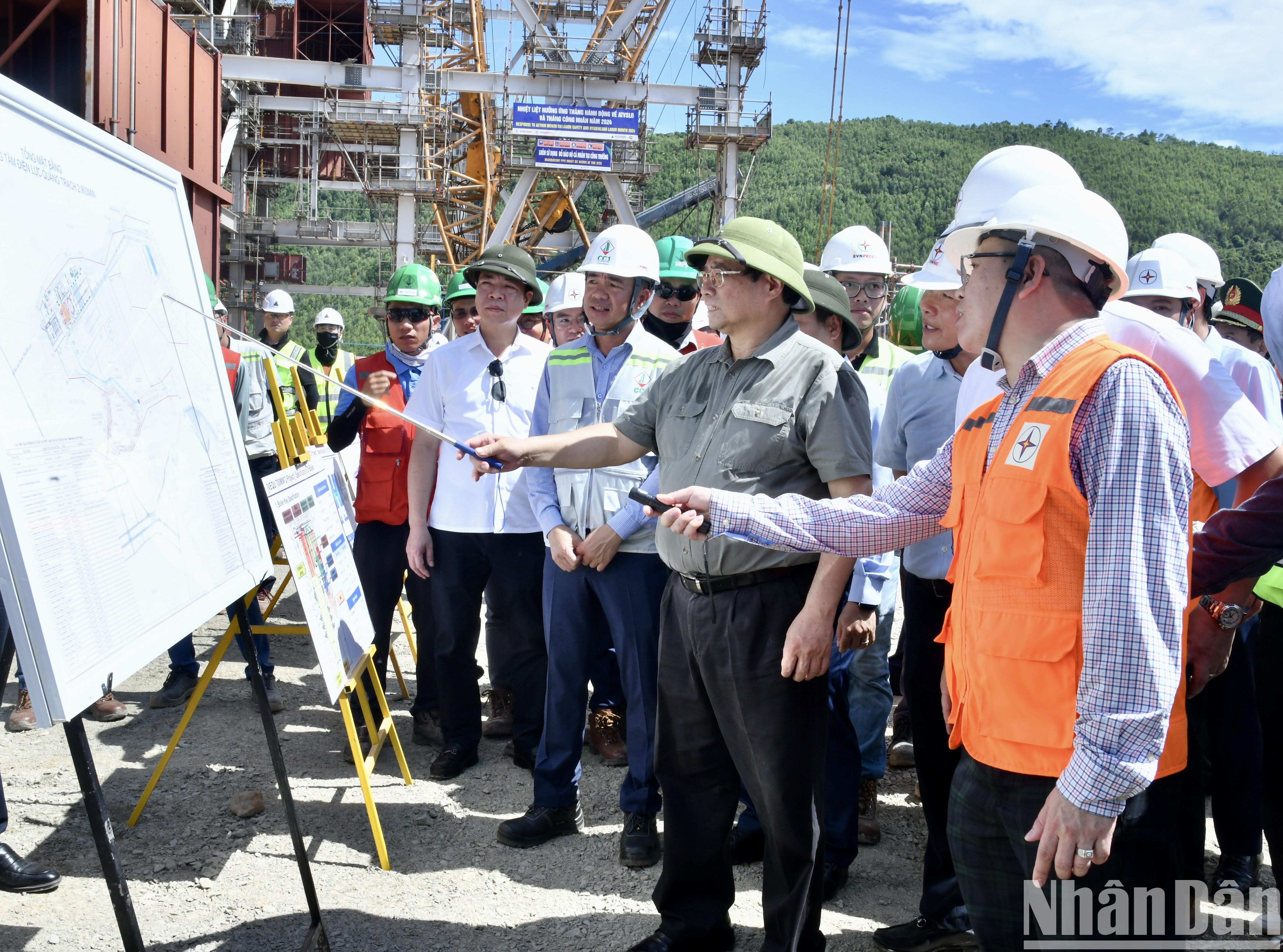 Thủ tướng Phạm Minh Chính chỉ đạo tiến độ xây dựng Nhà máy Nhiệt điện Quảng Trạch I. 