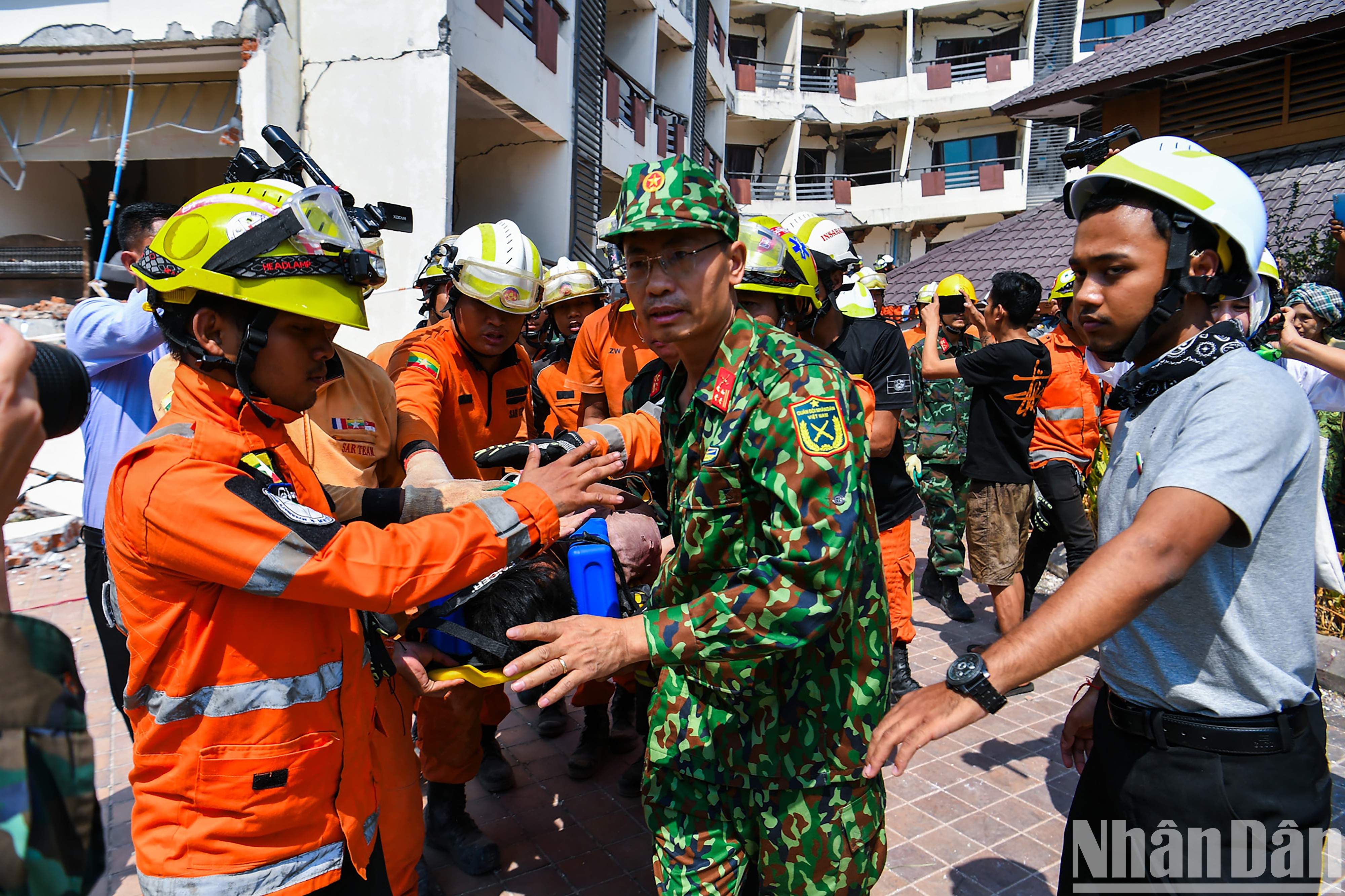 [Ảnh] Nhìn lại những khoảnh khắc ấn tượng của đoàn cứu hộ, cứu nạn Việt Nam tại Myanmar