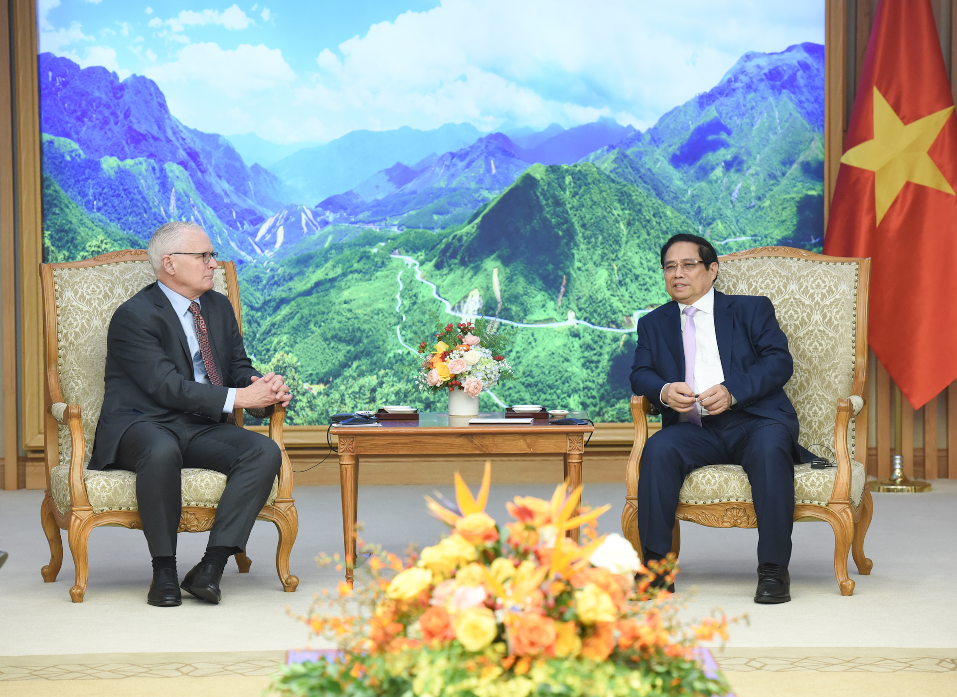 Thủ tướng Phạm Minh Chính tiếp ông John Neuffer, Chủ tịch Hiệp hội Công nghiệp bán dẫn Hoa Kỳ (SIA).