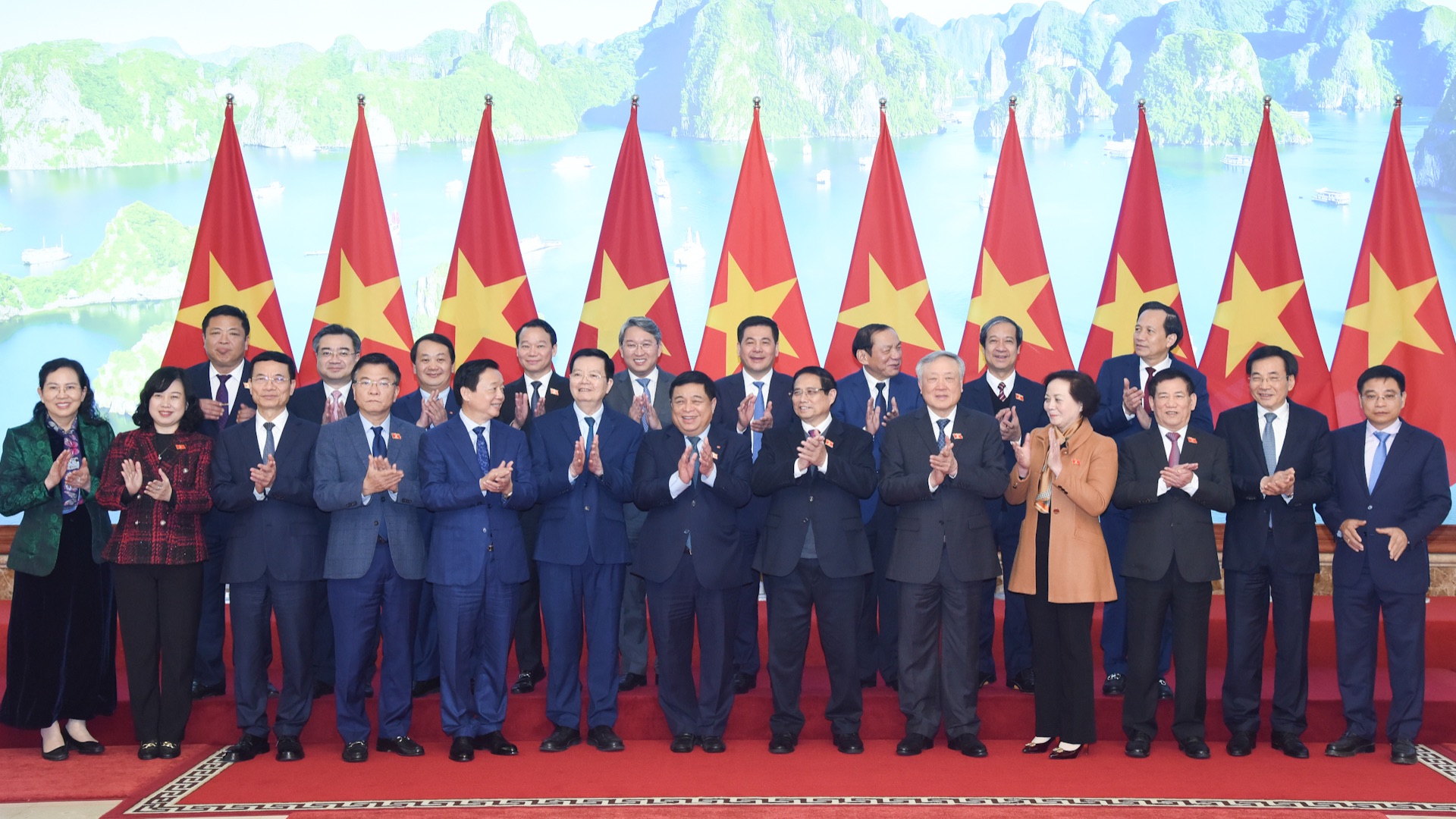 Thủ tướng Phạm Minh Chính với các thành viên Chính phủ.