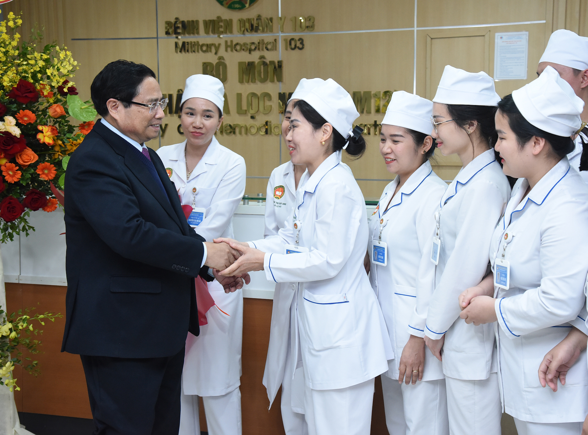 Thủ tướng Phạm Minh Chính với cán bộ, giảng viên, bác sĩ, y sĩ, nhân viên Bệnh viện Quân y 103 (Học viện Quân Y).