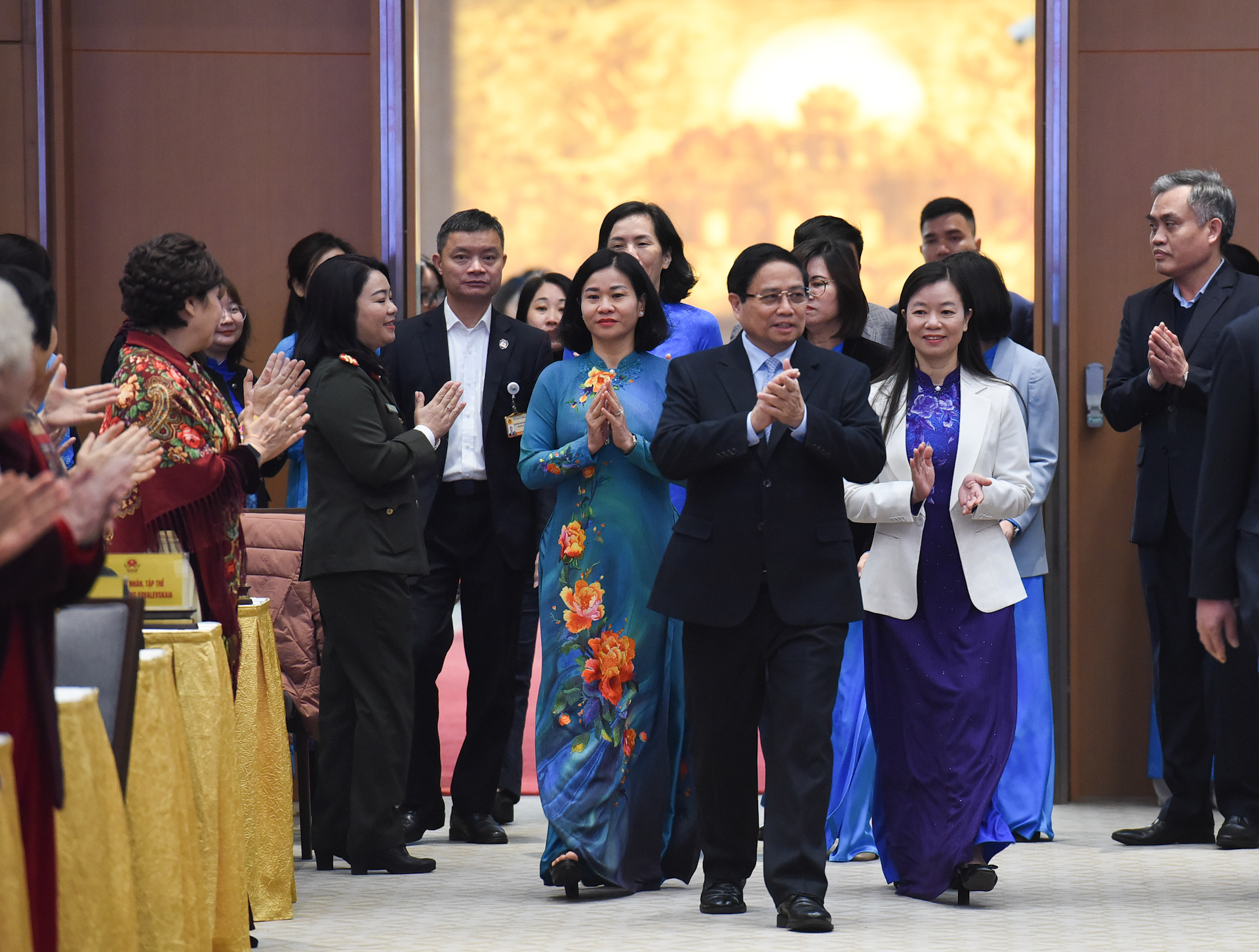 Thủ tướng Phạm Minh Chính đến dự buổi gặp mặt các nữ Anh hùng, nhà khoa học nhận giải Giải thưởng Kovalevskaia.