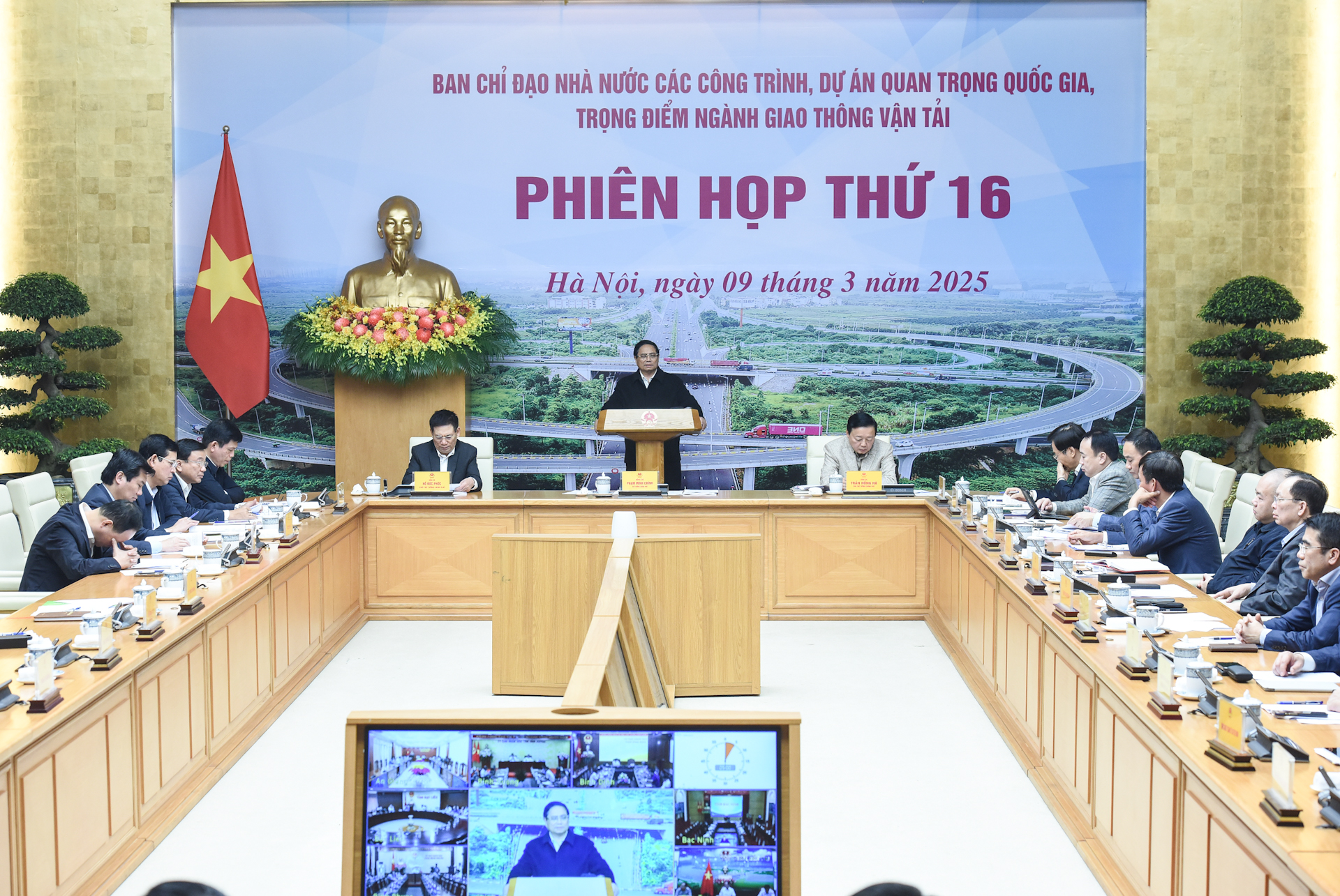 Quang cảnh phiên họp thứ 16 BCĐ các công trình trọng điểm ngành giao thông. 